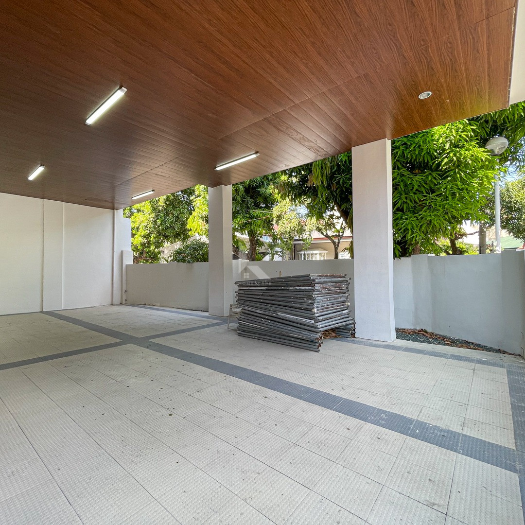 Gorgeous Brand New Modern Corner Lot House For Sale photo 2
