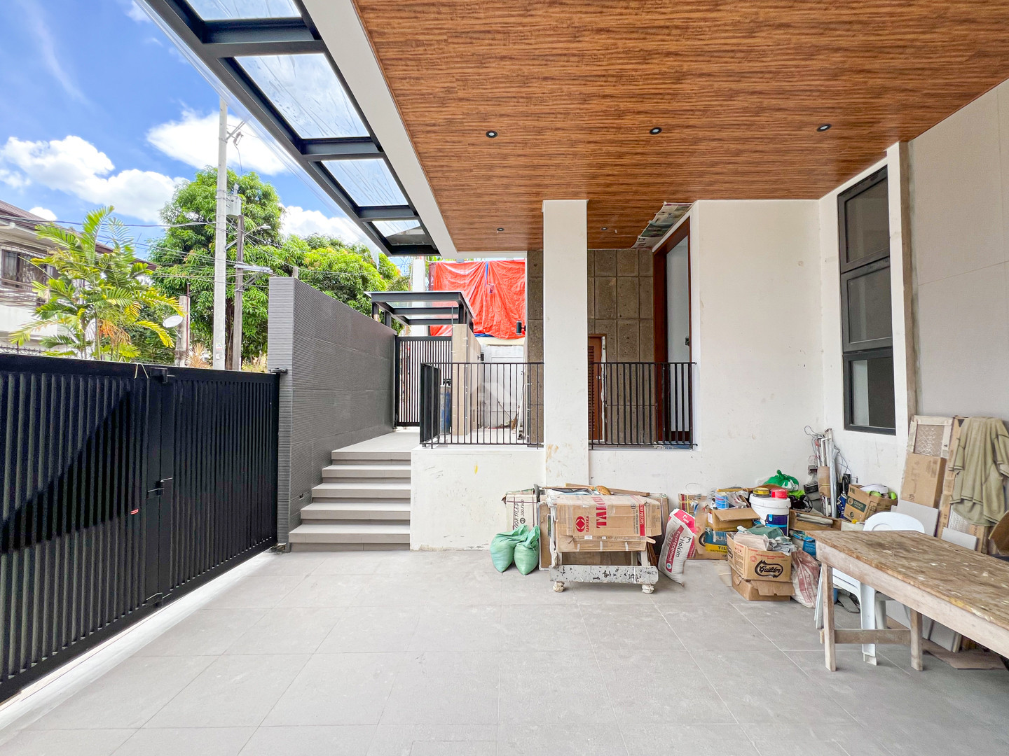 Multi-level Modern Tropical Industrial Home For Sale in Filinvest 2 photo 2
