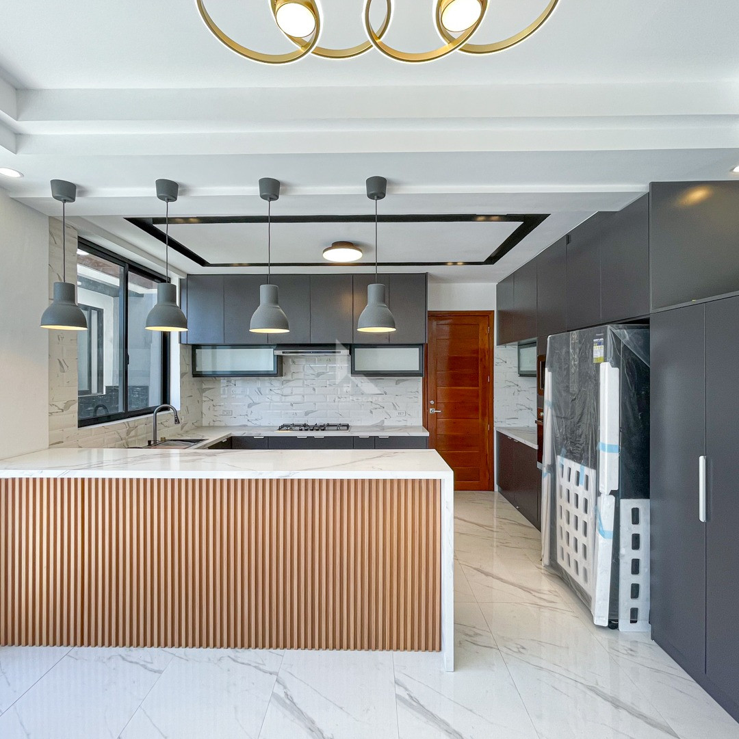 Sophisticated Modern Industrial House with Swimming Pool For Sale photo 3