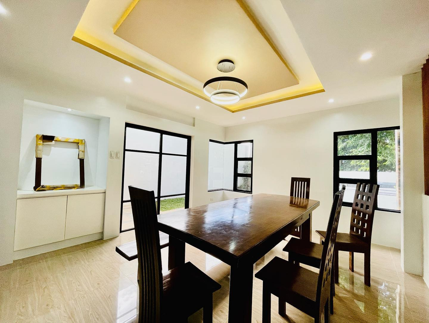 Captivating House & Lot w/ Swimming Pool for Sale in Multinational Village Parañ photo 5