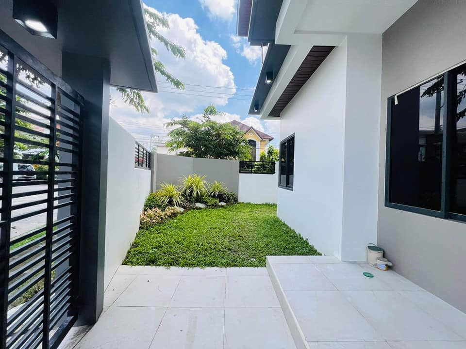 Modern Two Storey House and Lot in Pampanga photo 3
