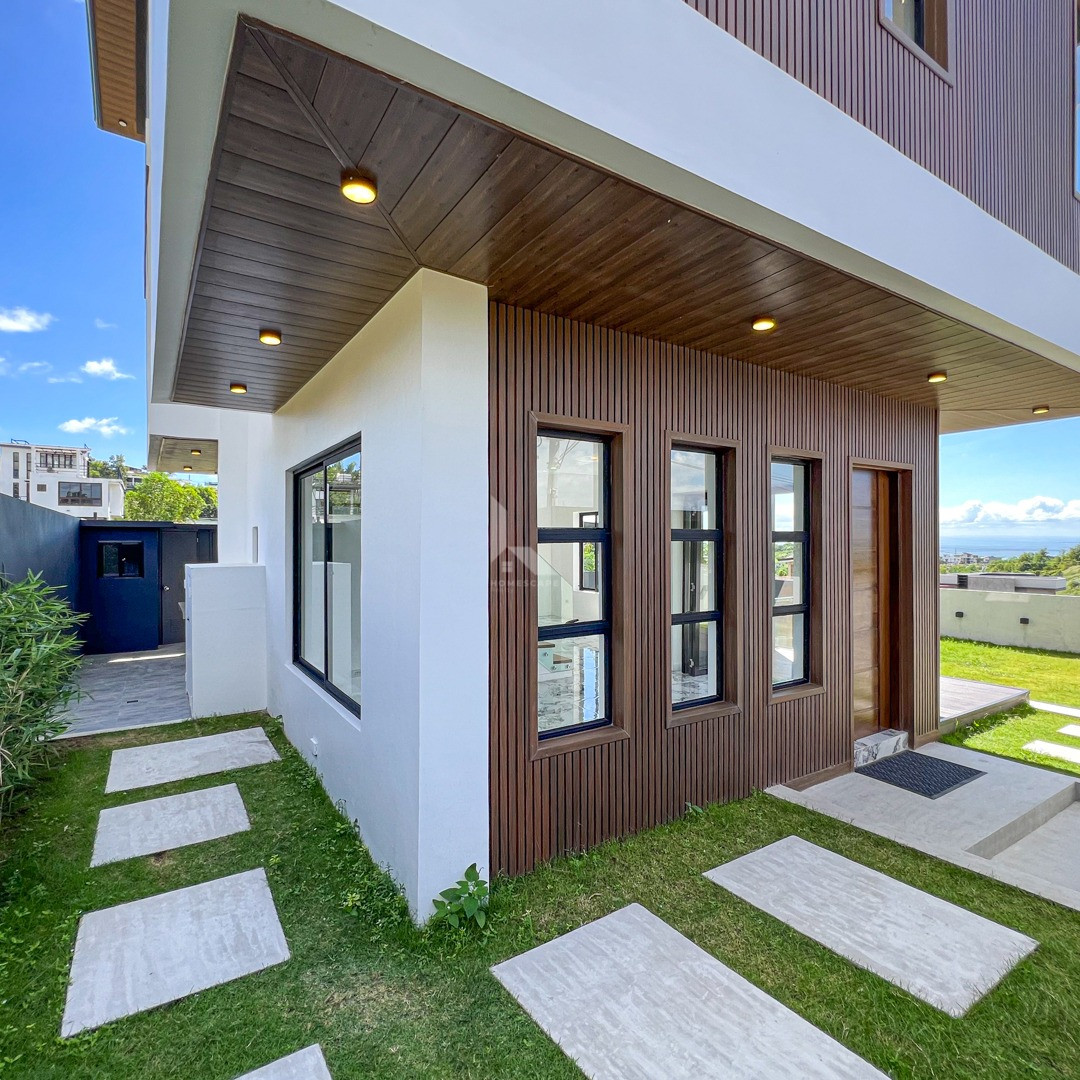 Superb Modern Industrial House and Lot For Sale photo 2