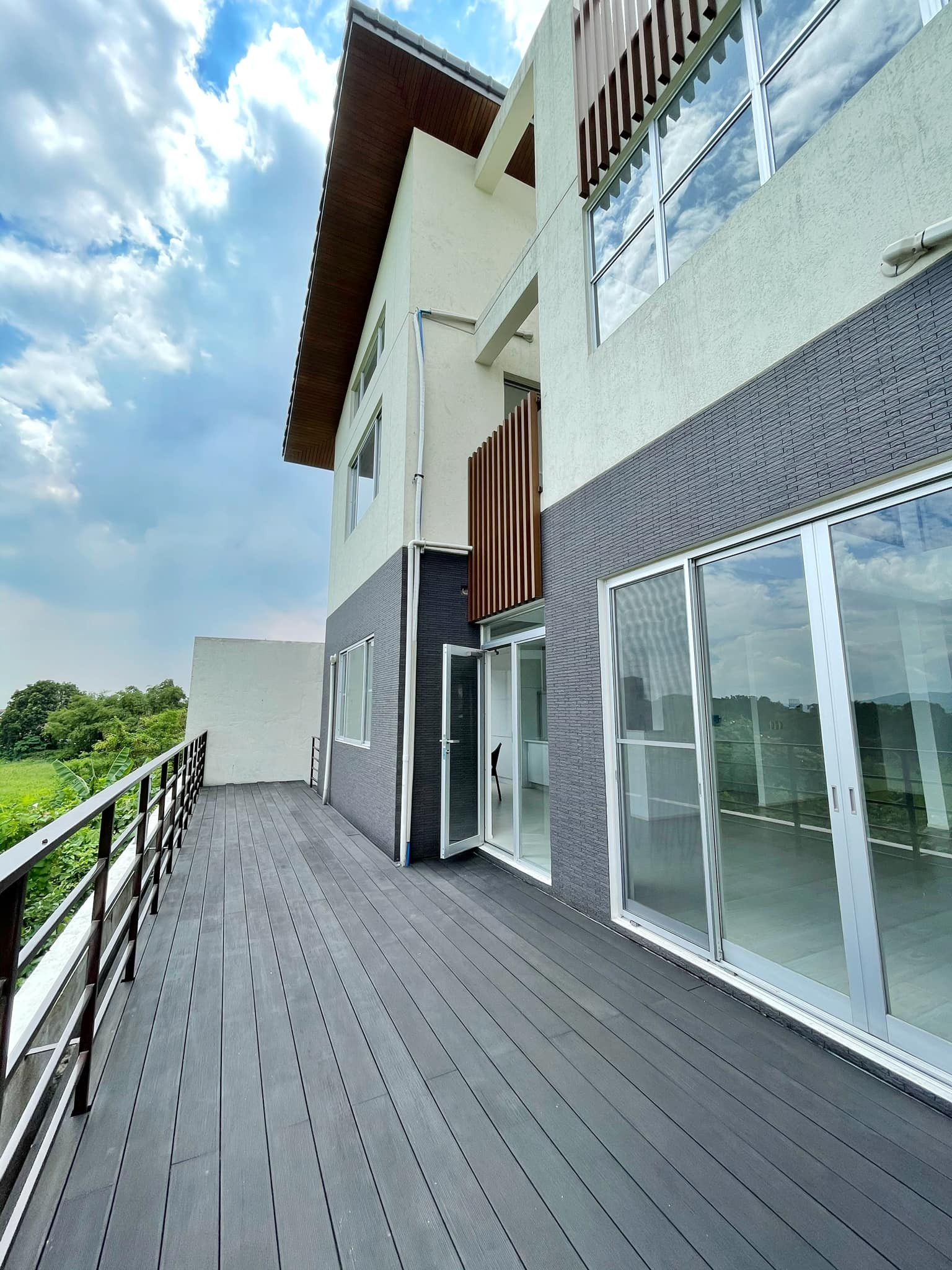Elegant Innovative Modern Japanese House with best quality materials from Japan photo 1