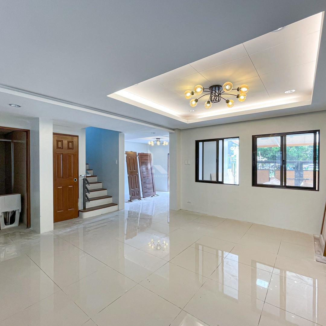 Remarkable Refurbished Modern House For Sale photo 4