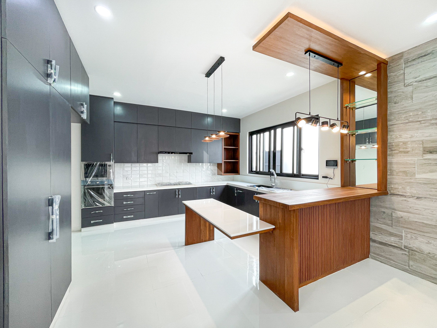 Splendid Modern Smart Home For Sale i photo 4