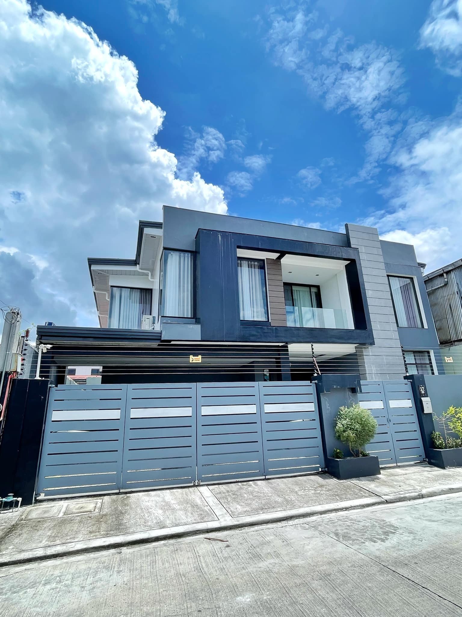 Pristine Modern House for Sale in Ortigas Extension Cainta near Siena College photo 1