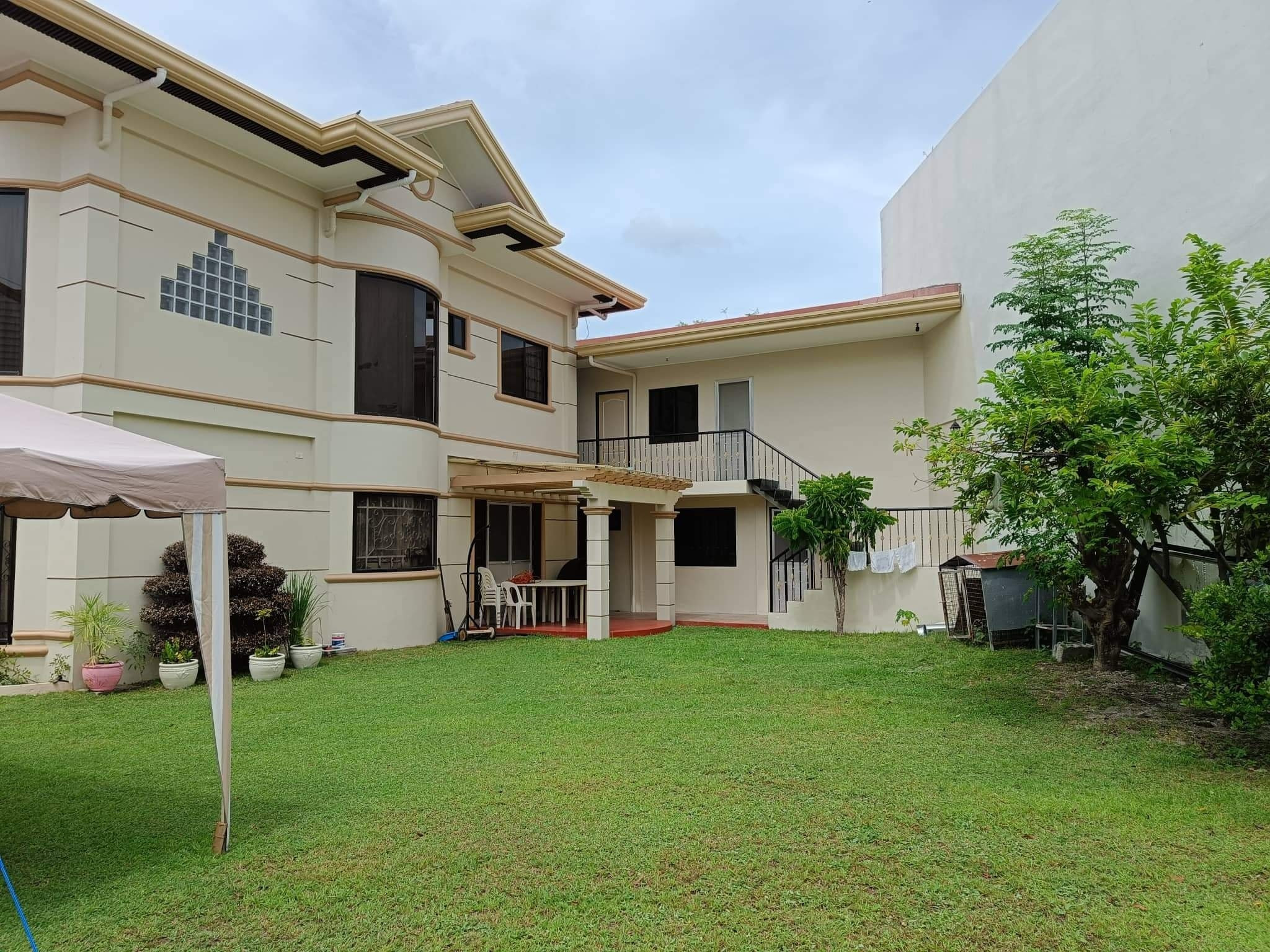 CLASSIC ROMAN STYLE MANSION WITH BIG LAWN NEAR CLARK AND BALIBAGO photo 2