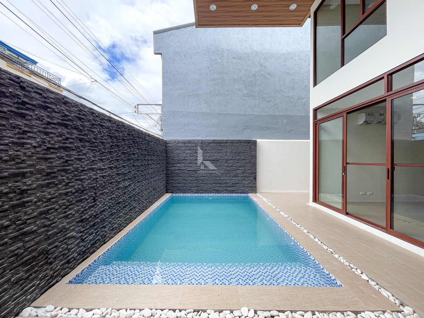 Notable Modern Contemporary House and Lot For Sale in Greenwoods Executive Villa photo 2