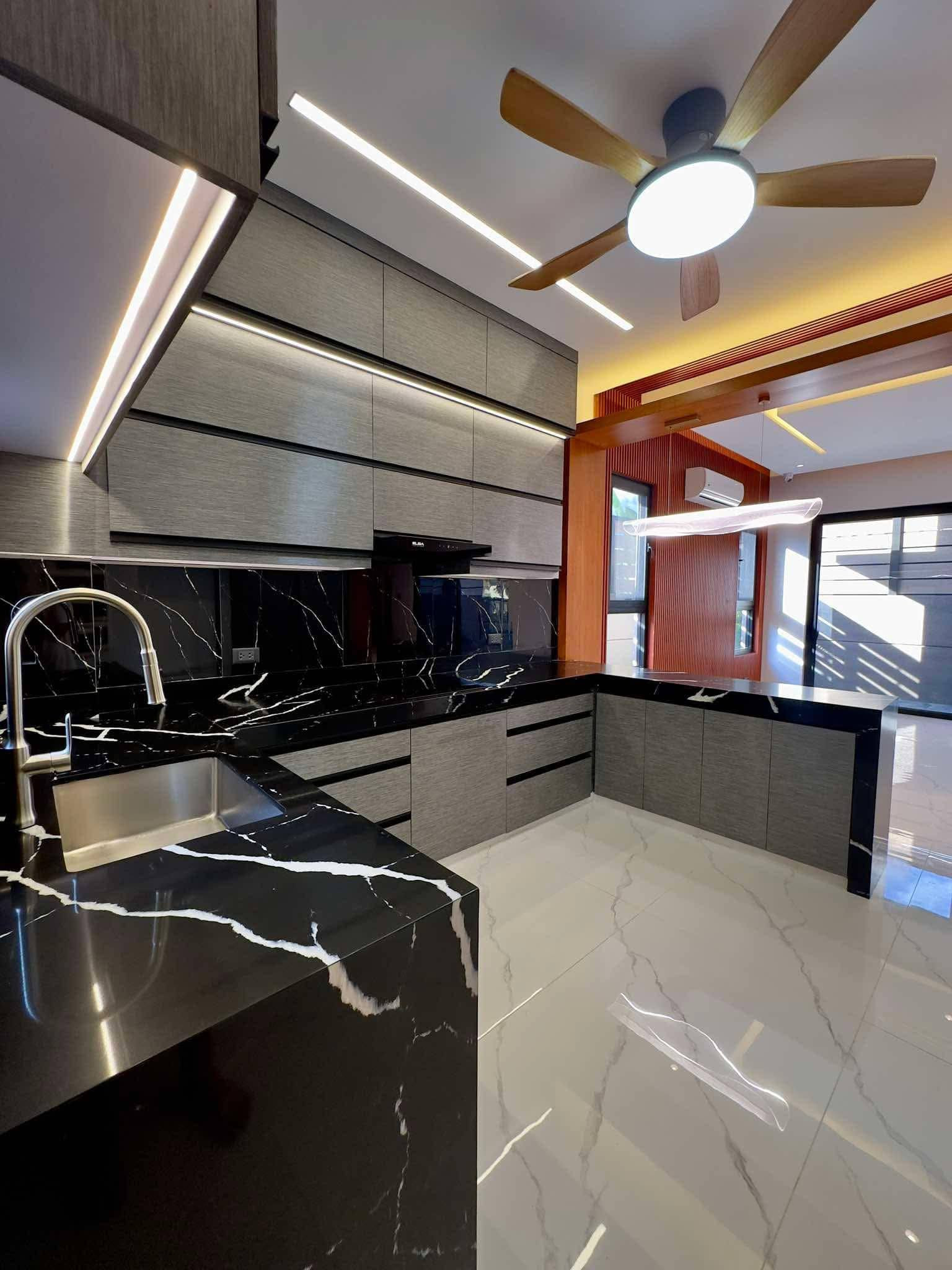 Secure this Prime Brand-New Home in Las Piñas Royale Estate photo 5