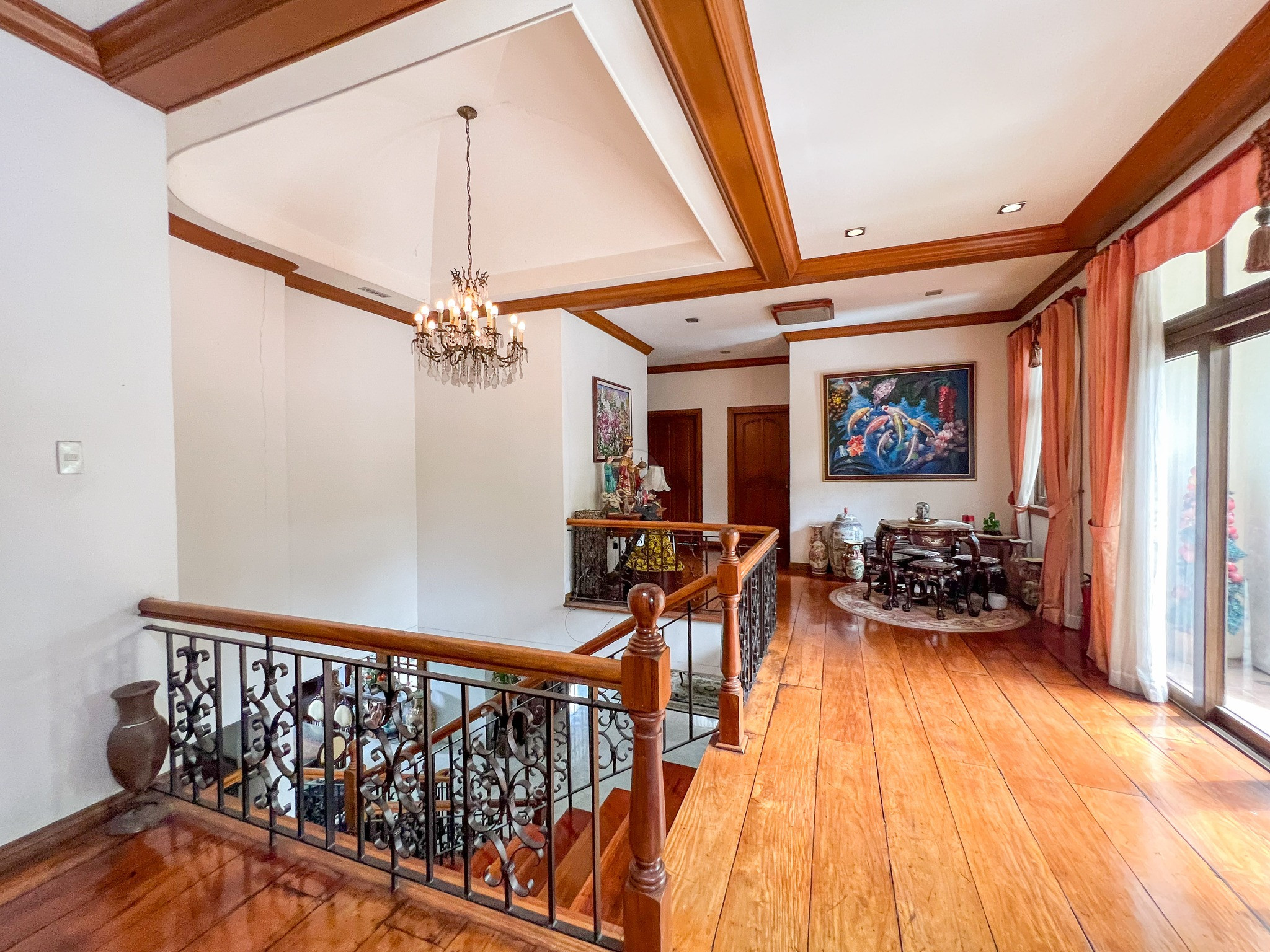 Astonishing 6-Bedroom House For Sale in Loyola Grand Villas photo 5