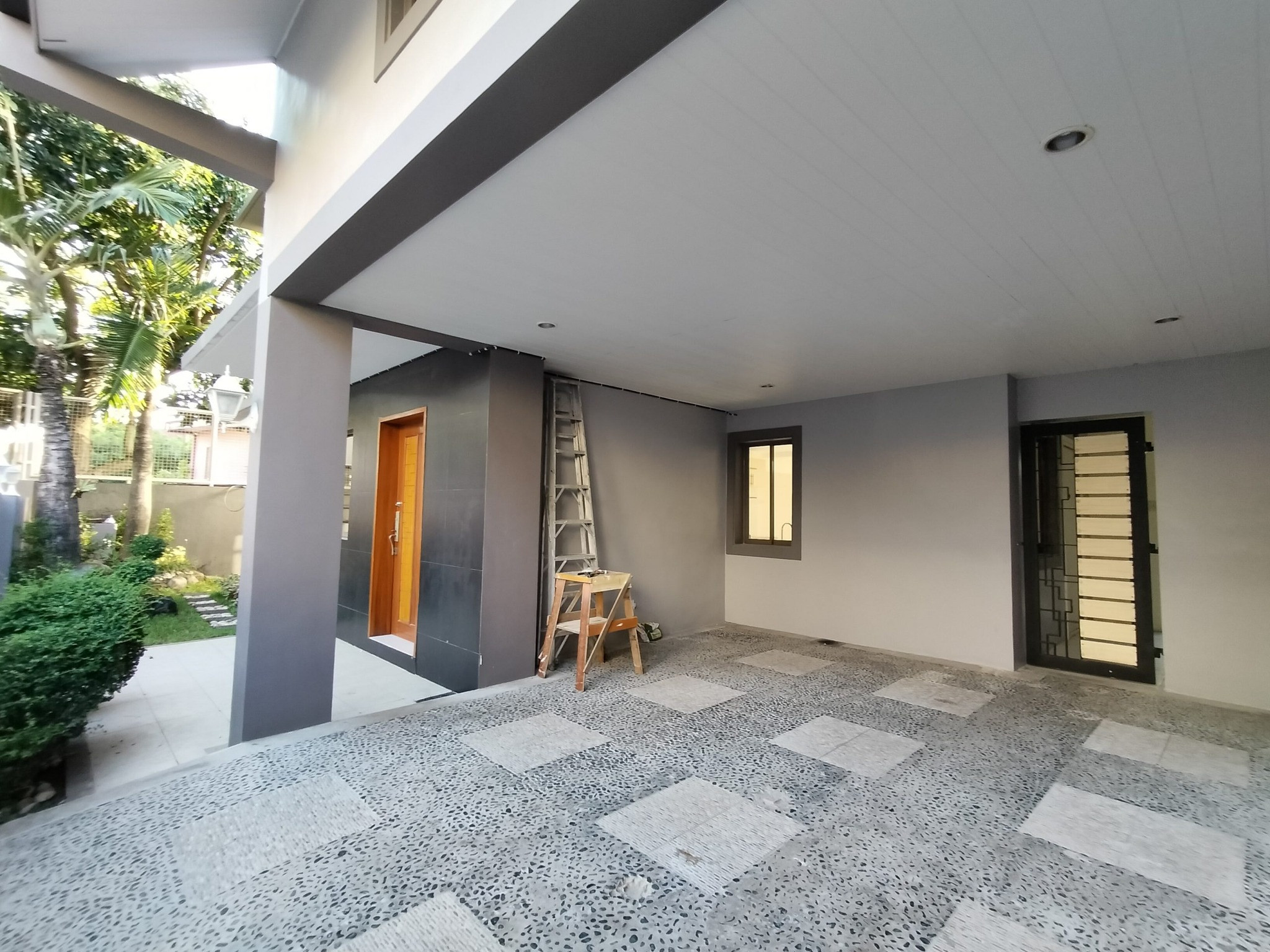 Brandnew House with Swimming Pool in Bf Homes Las Pinas photo 2