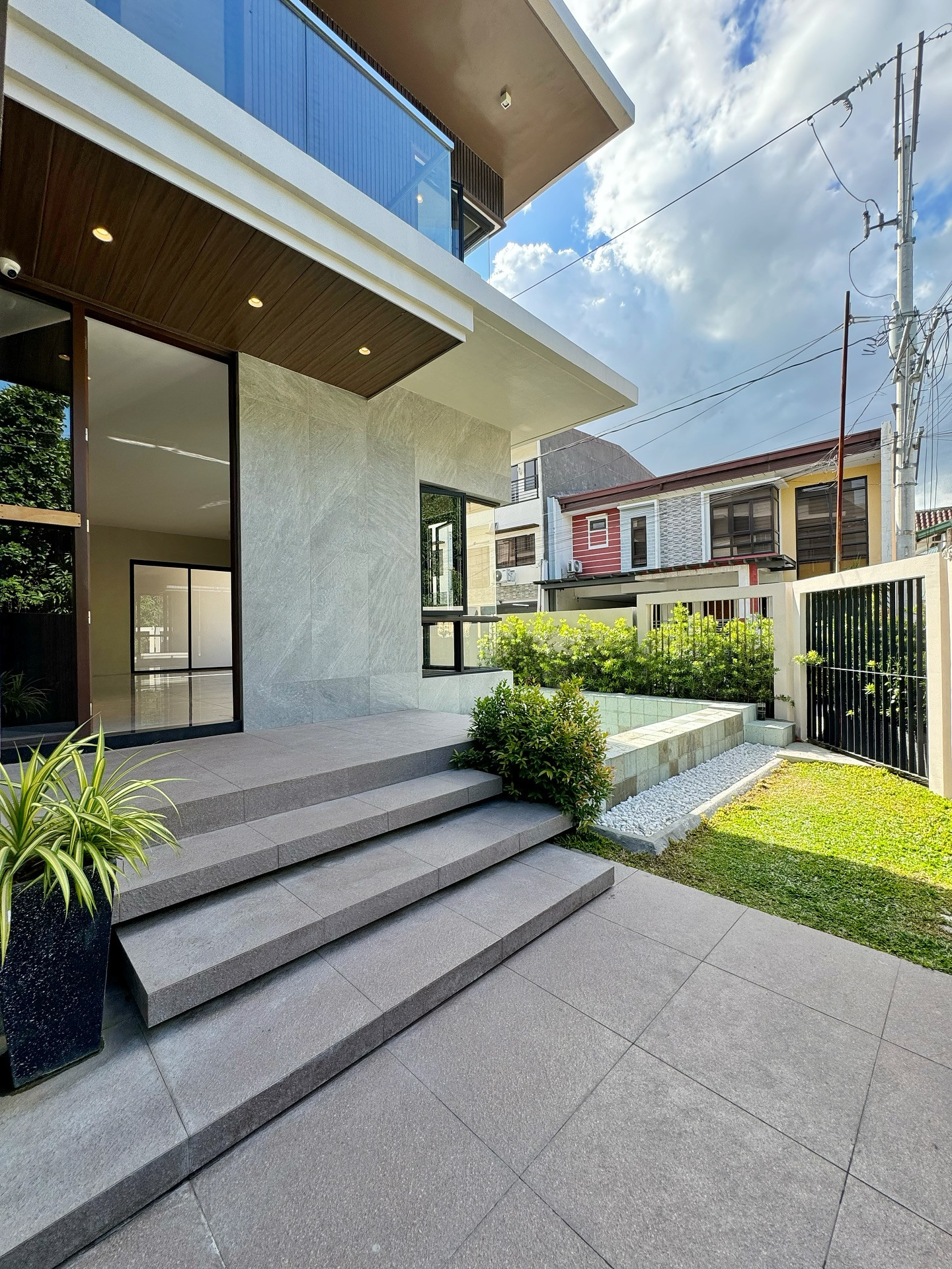 Brand New Modern Corner House for Sale photo 2