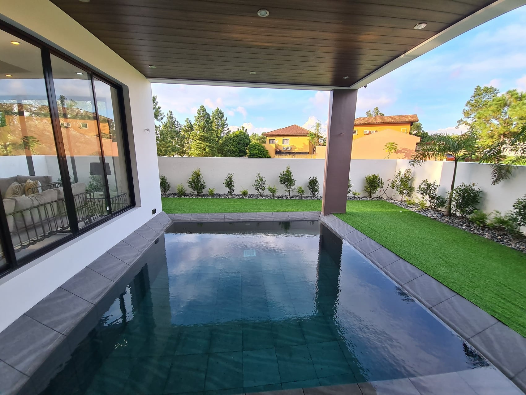 Luxurious Italian-inspired House for Sale in Portofino Heights in Vista, Alabang photo 3