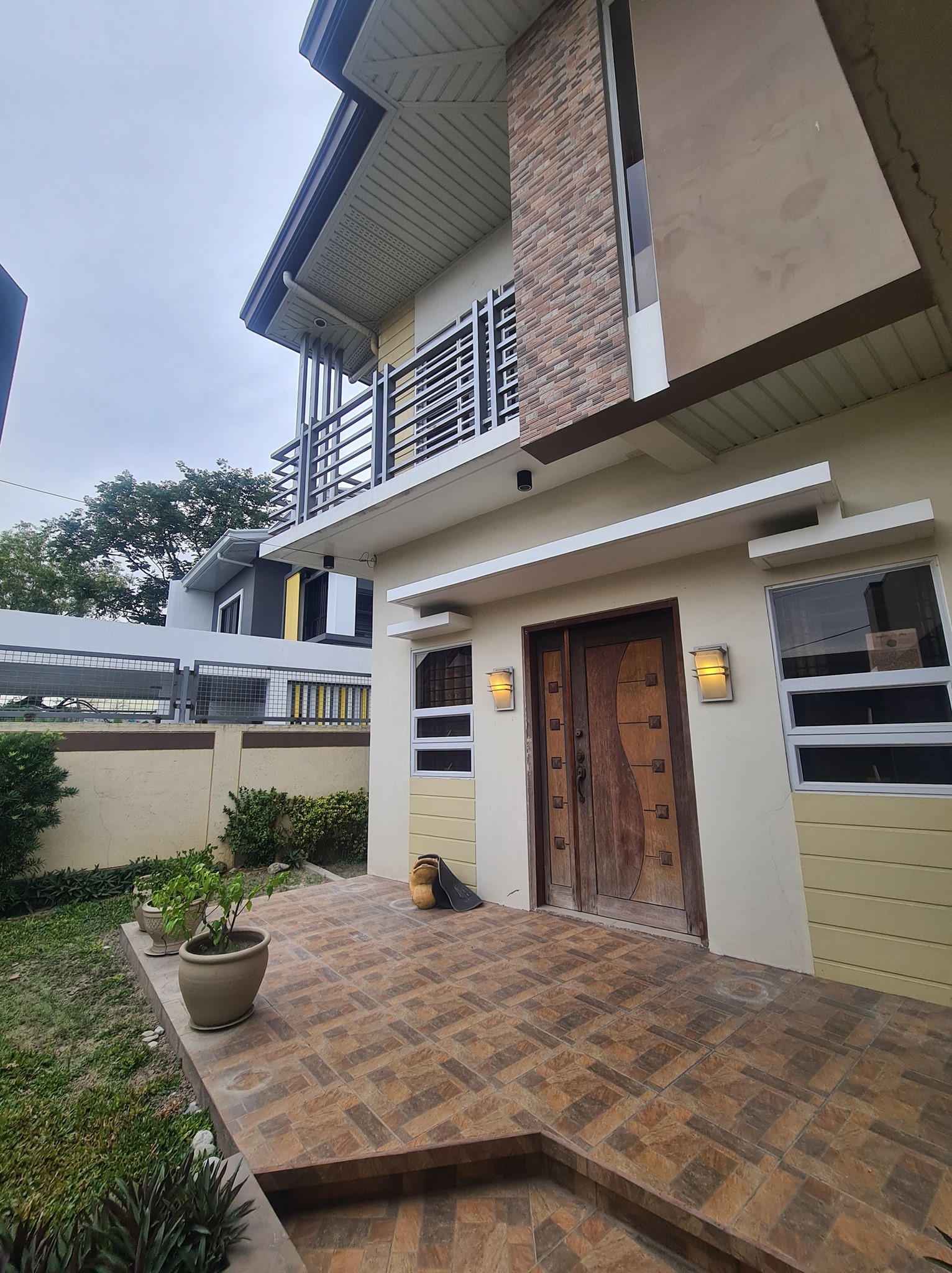 Two Storey House For Sale or Rent photo 2