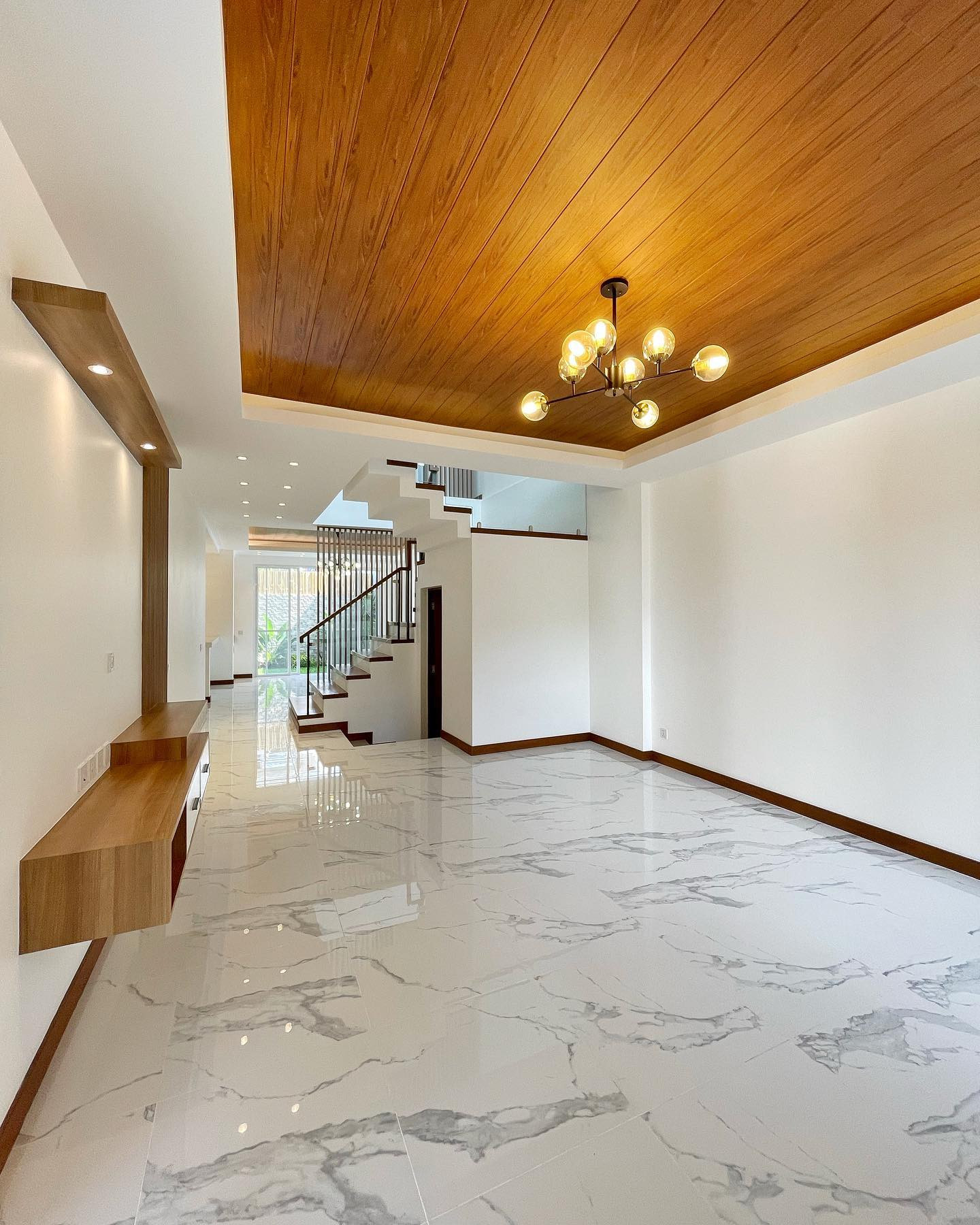 Brand New Modern Sophisticated House photo 2