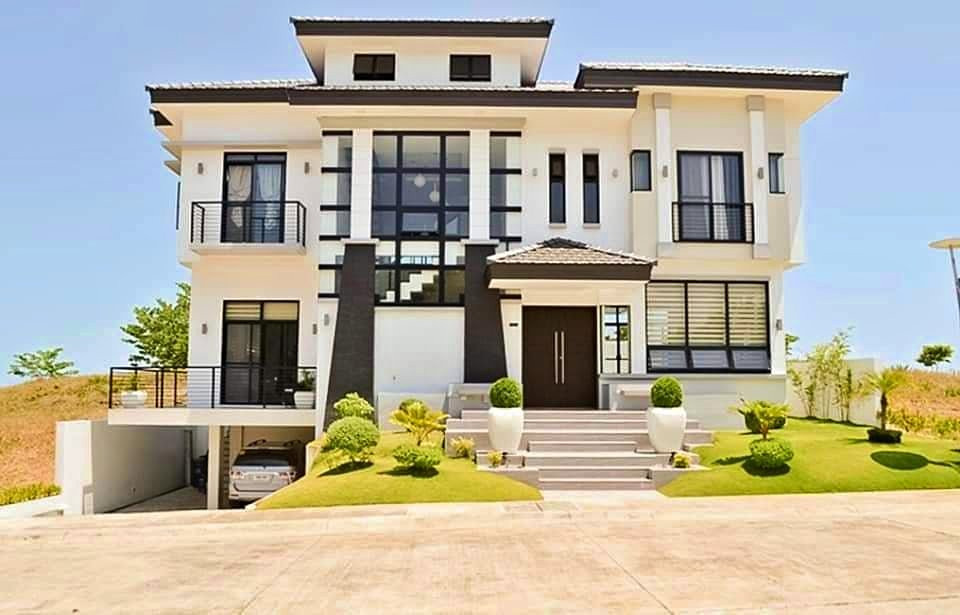6 Bedroom Luxury Seaside House and Lot with photo 1