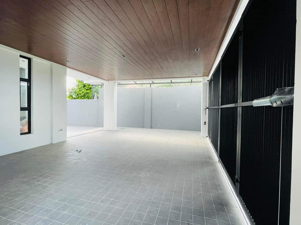 Semi furnished House and lot with Pool For Sale in Greenwoods Executive Village photo 3