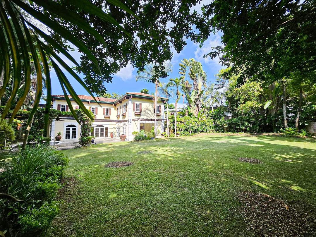 A Spectacular Spacious Family Home for Sale in Ayala Alabang photo 2