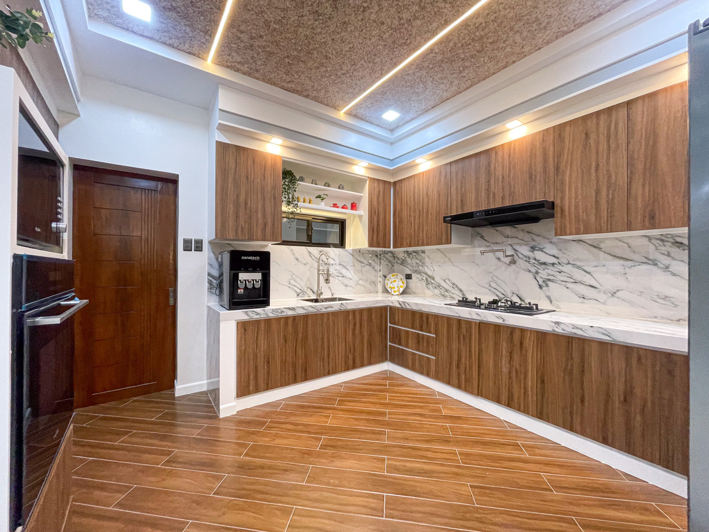 Sophisticated Modern Contemporary House and Lot photo 5