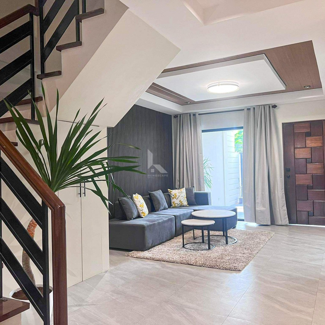 Pleasing Contemporary House and Lot For Sale photo 2