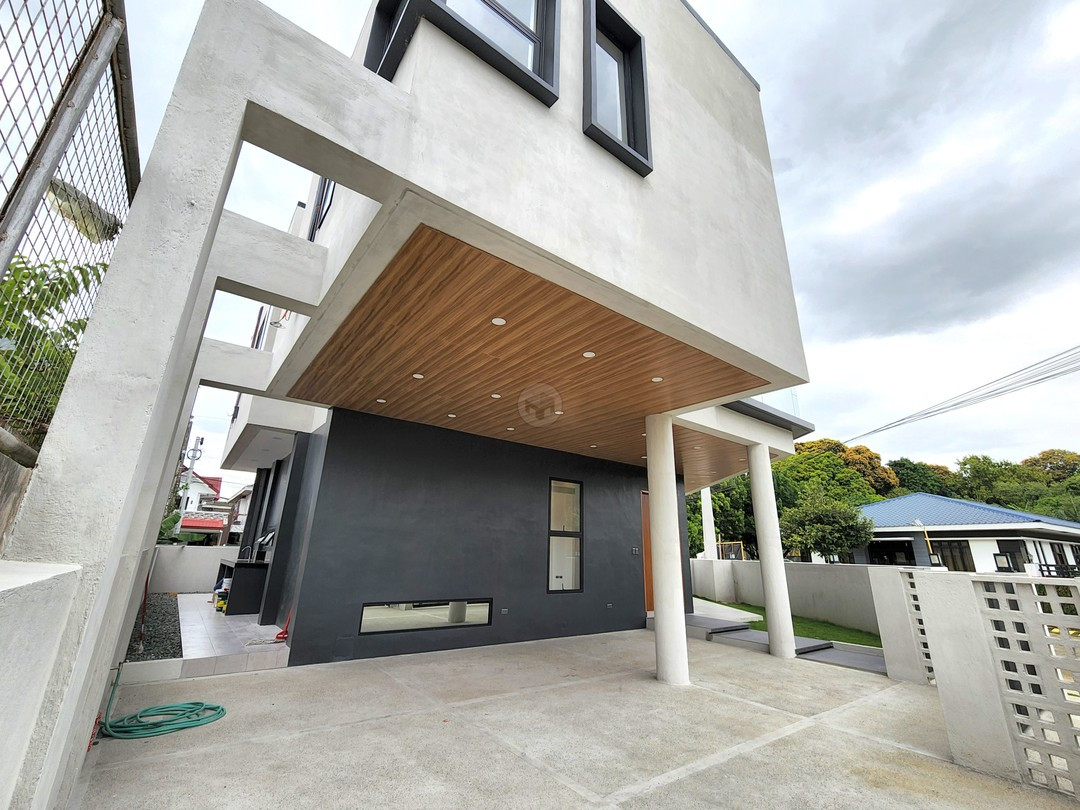 Awesome Lavish House and Lot For Sale photo 2