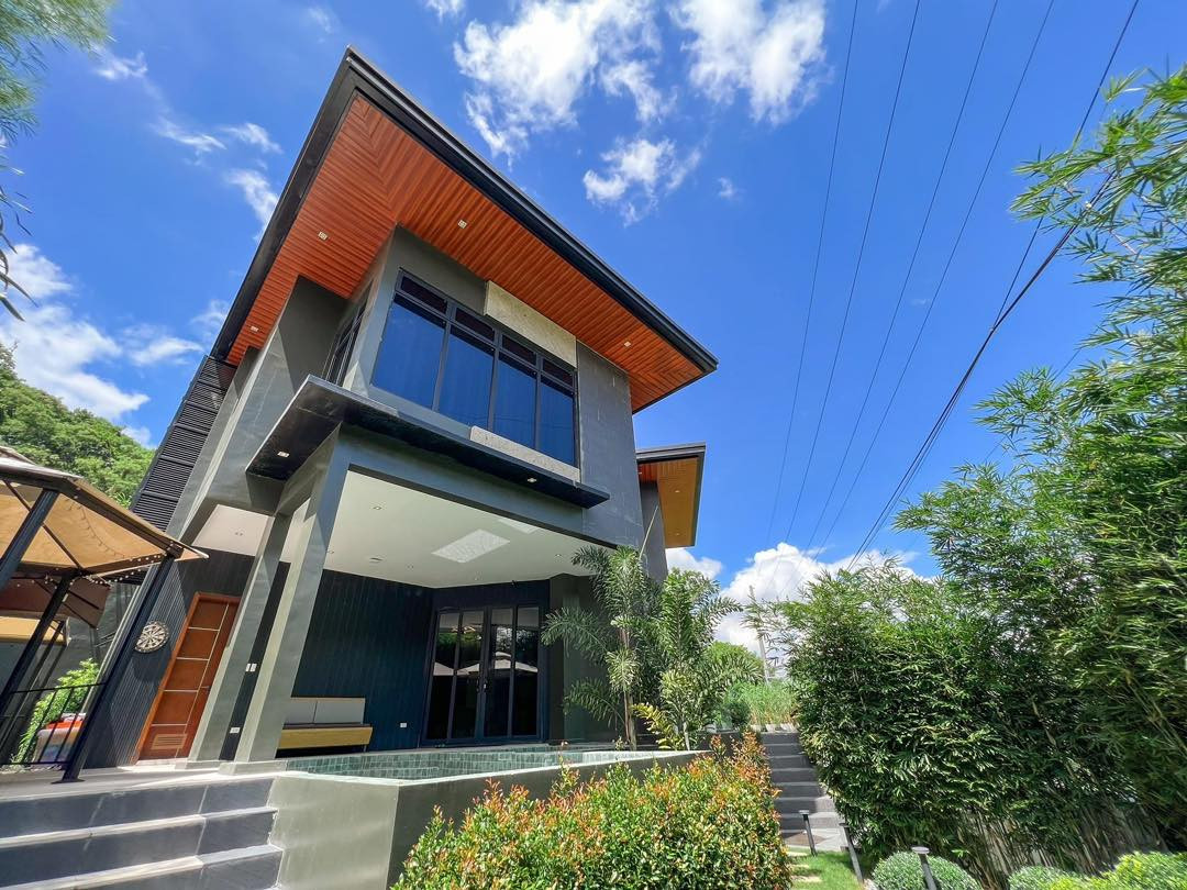 A Stately 8000 Square foot House for Sale in Antipolo photo 2