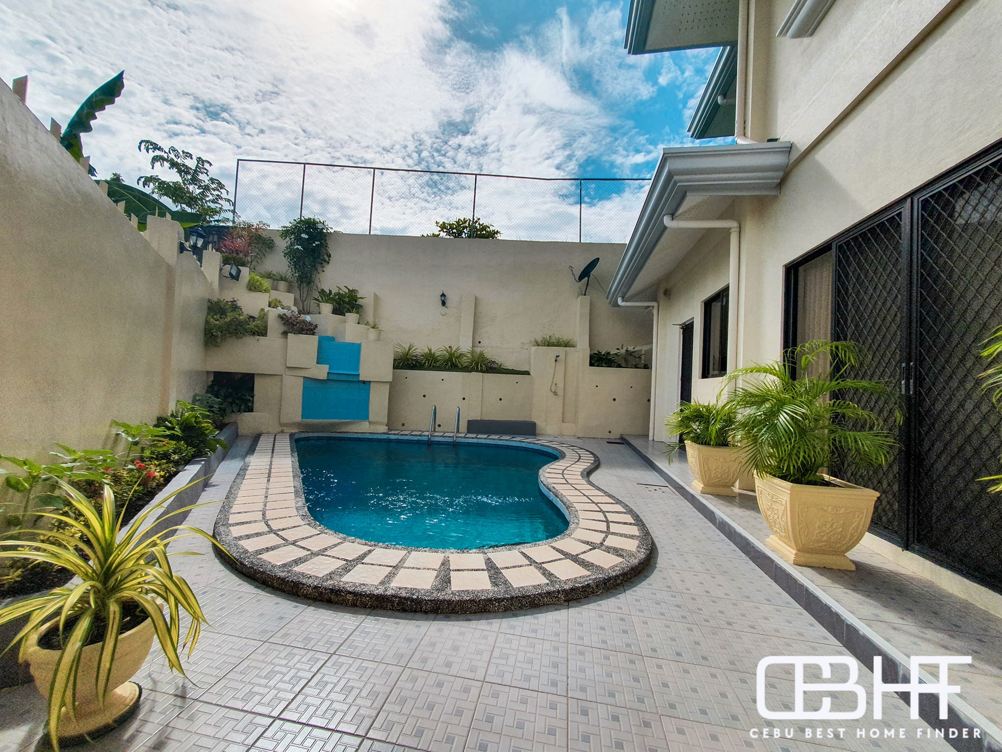 Fully Furnished  Contemporary House & Lot for Sale in Cebu Royale Estate photo 2