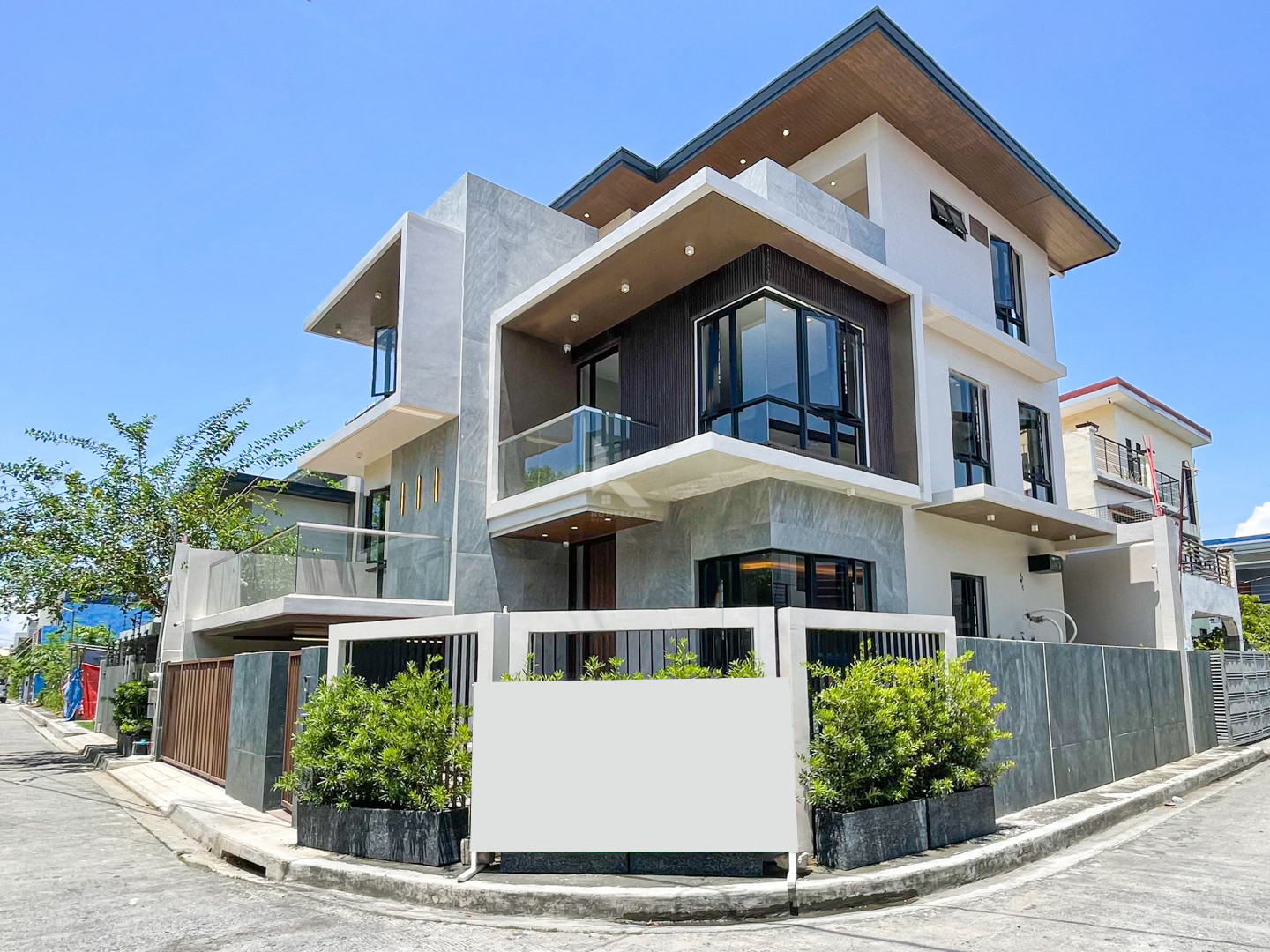Vast Brand New Corner House & Lot photo 2