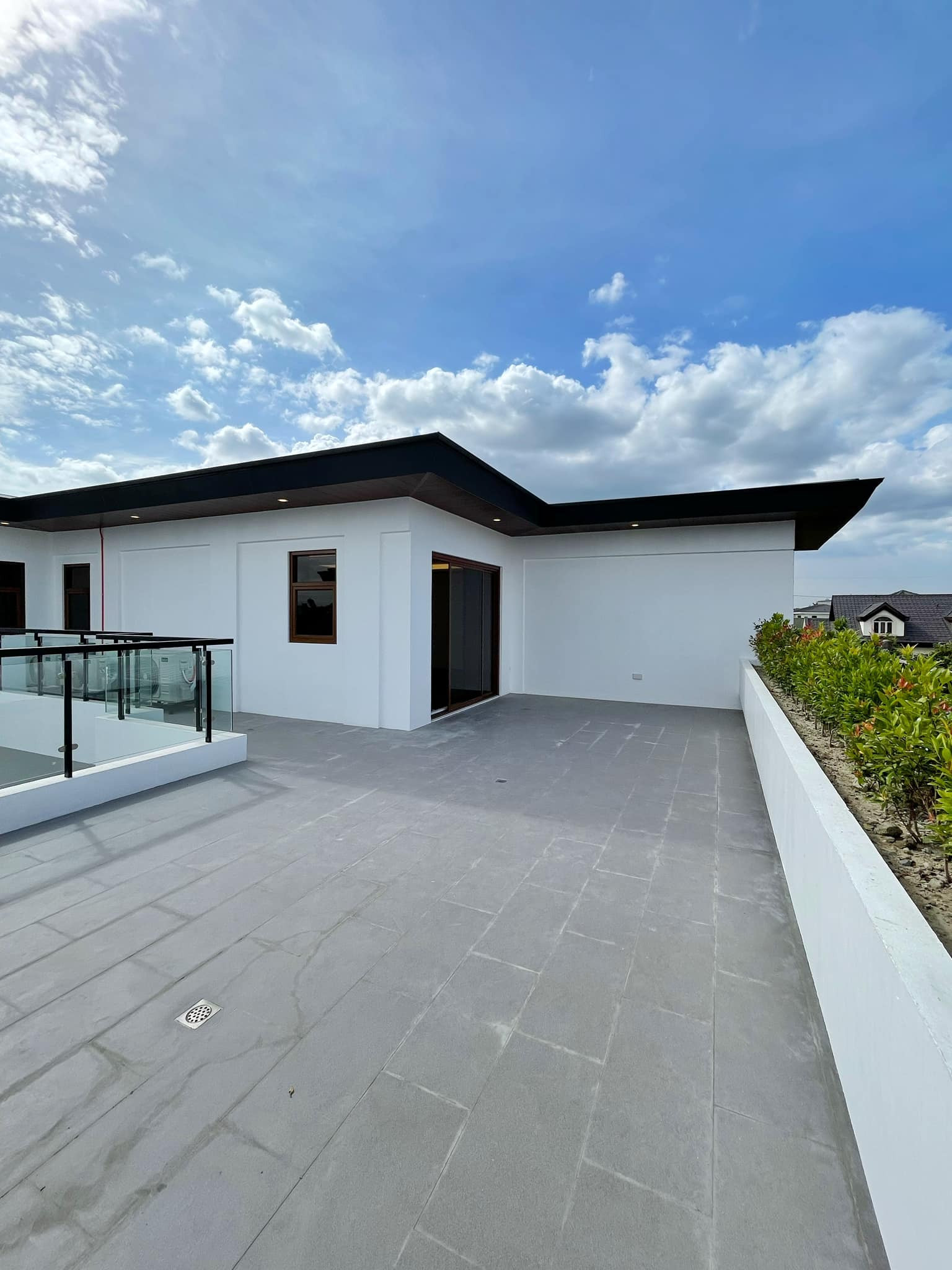 Brand New Modern Corner House w/ Pool for Sale in Greenwoods Executive Village photo 2
