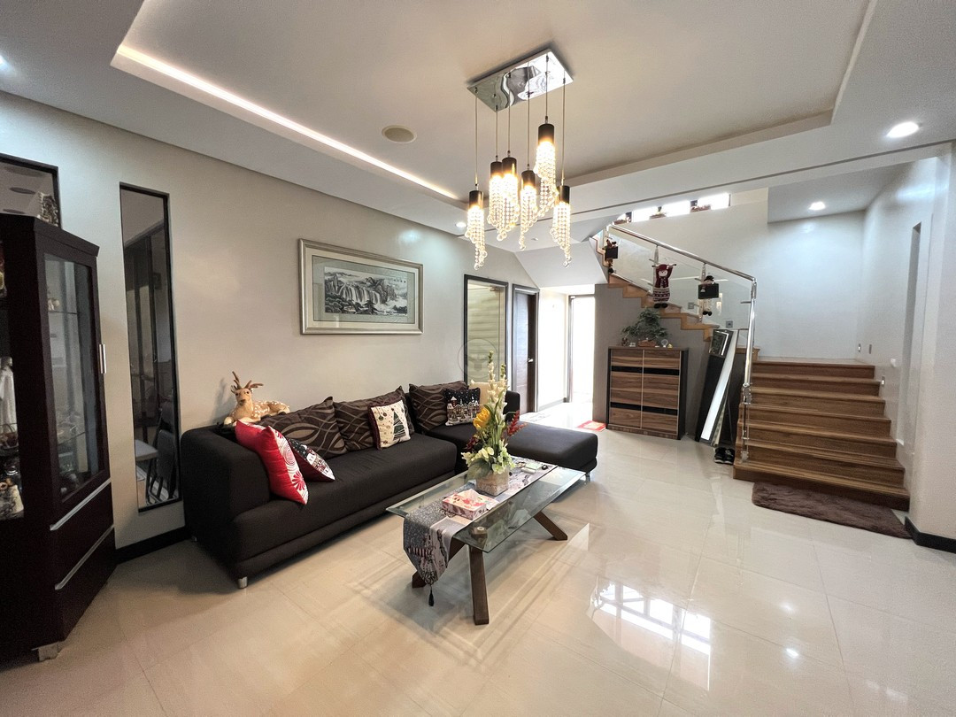 An Awe-Inspiring House and Lot for Sale in Tagaytay City photo 3