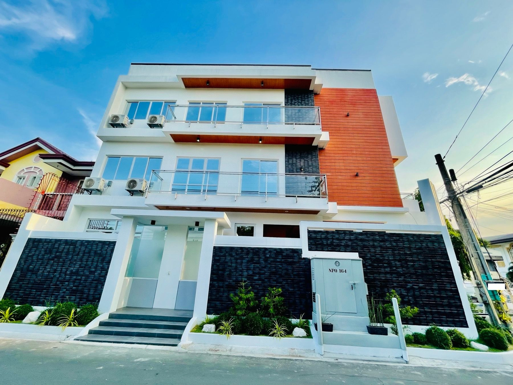 Ultra-Modern Brand New Corner House & Lot for Sale in Multinational Village Para photo 1