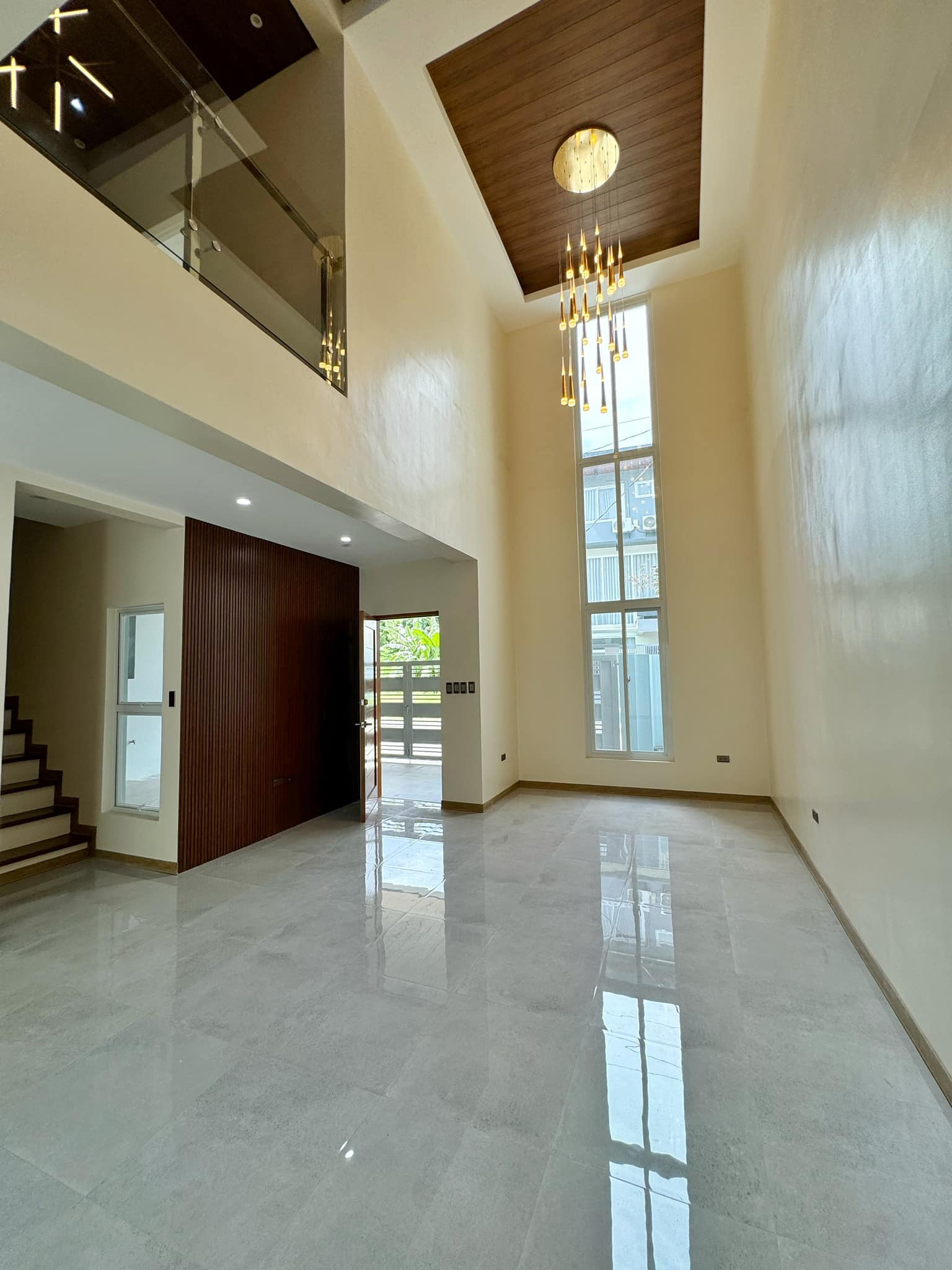 Brand New Modern 3-Storey House for Sale in Greenwoods Executive Village photo 3