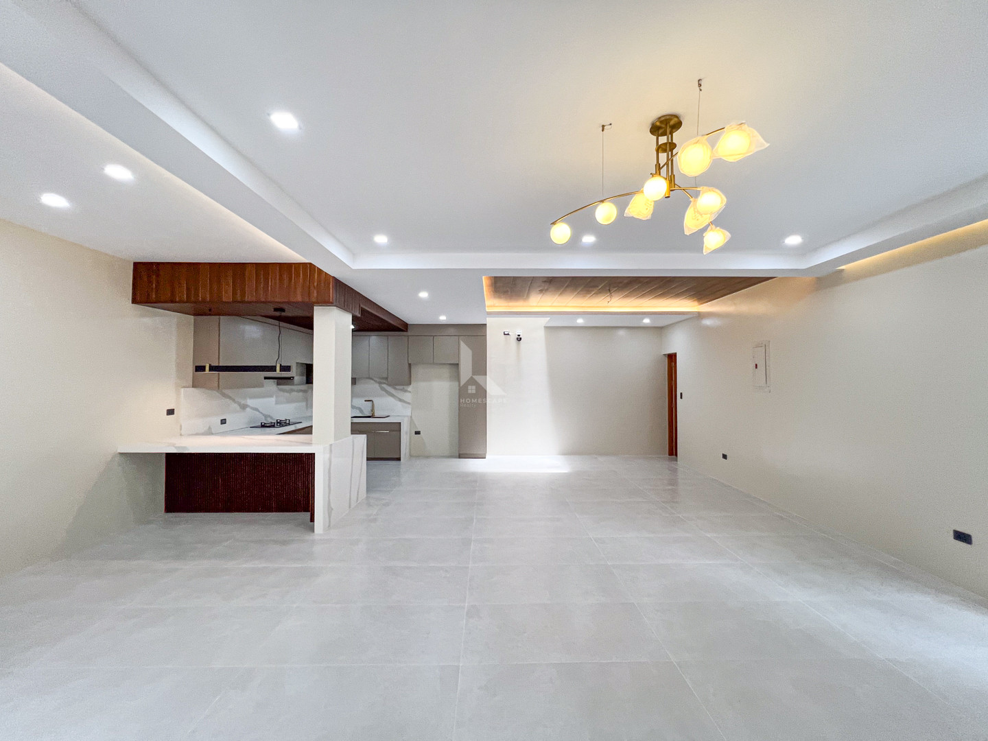 Sophisticated Modern Home with Mountain and City View For Sale photo 3
