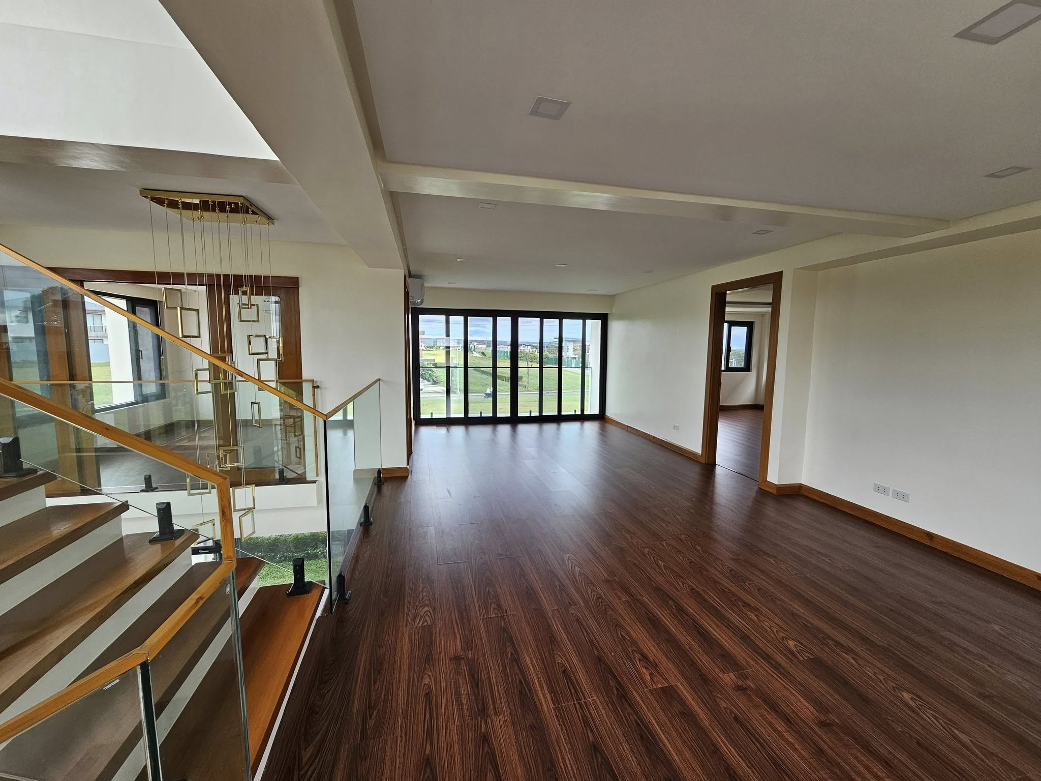 Secure this 3-Storey Brand-New House photo 5