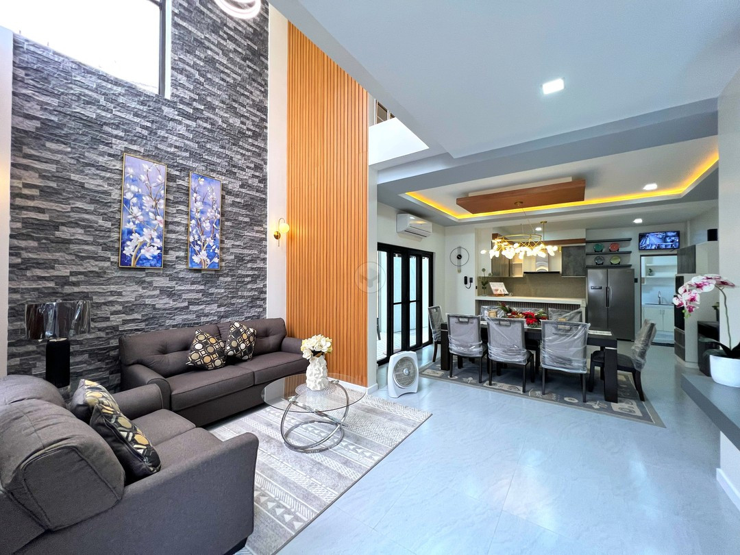 Outstanding Dream House and Lot for Sale in BF Resort Village photo 3