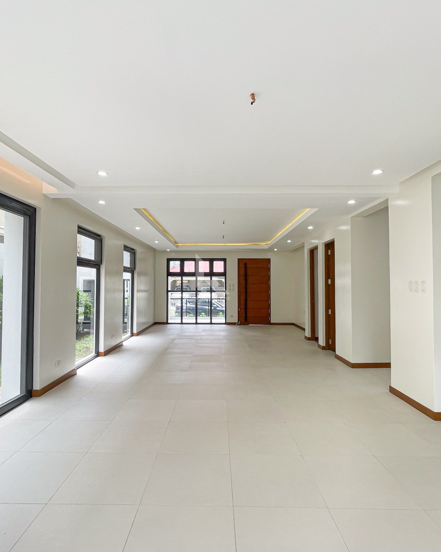 Remarkable Modern Industrial House and Lot in Tahanan Village photo 2