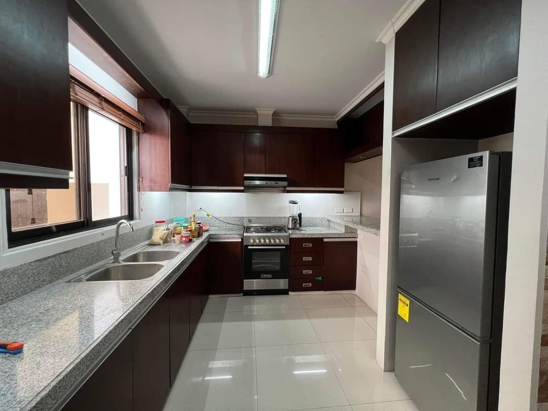 Contemporary House for Sale photo 2