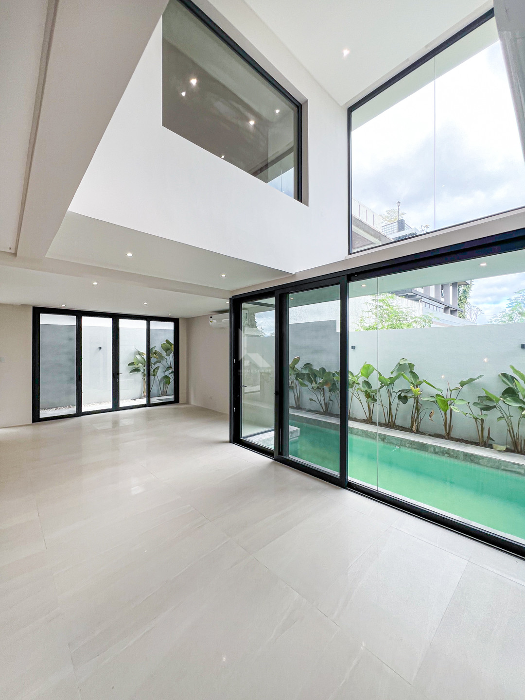 Breathtaking Modern Contemporary House and Lot For Sale in Tivoli Royale photo 3