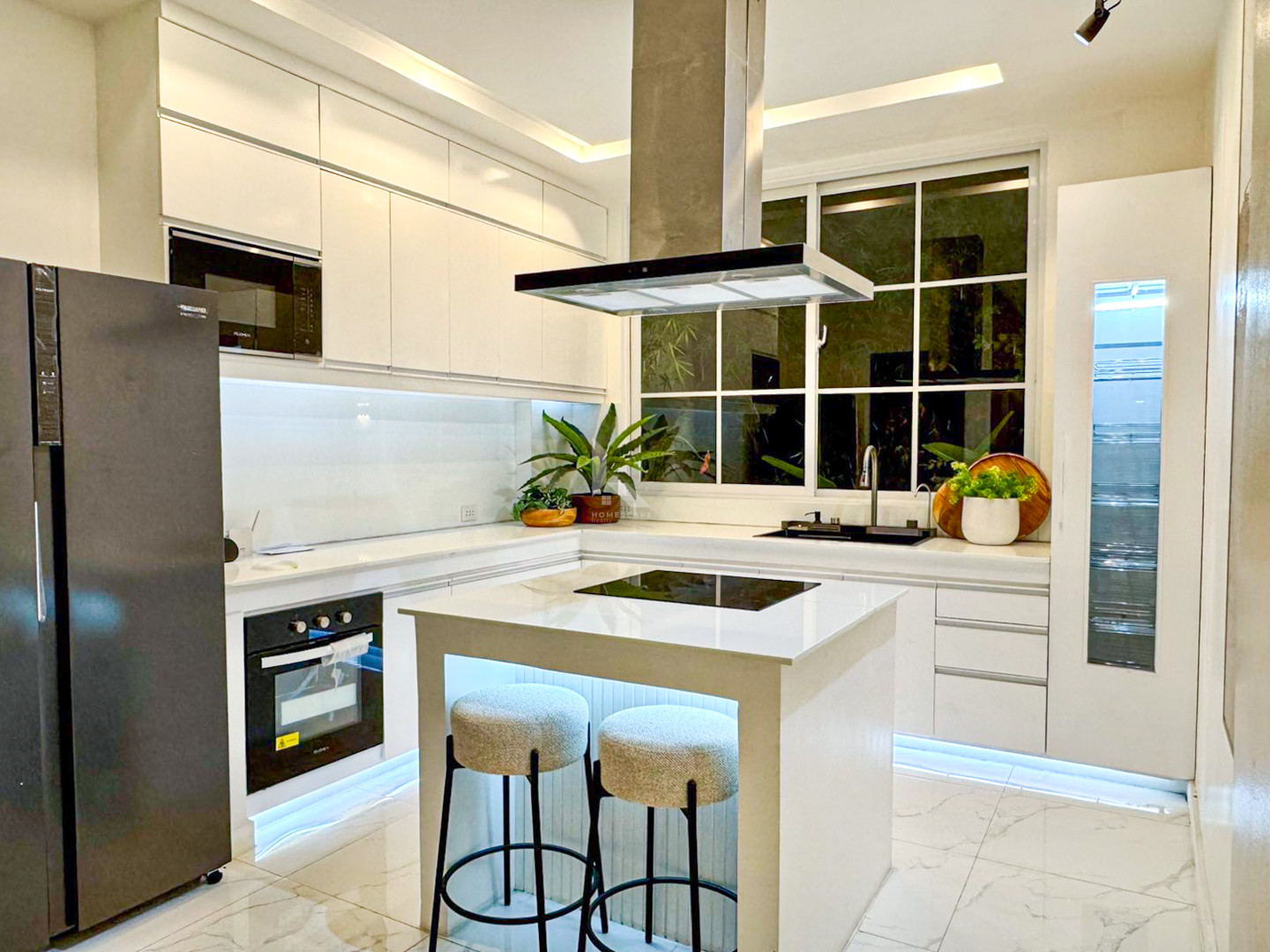 Cozy Modern Contemporary Corner House and Lot photo 5