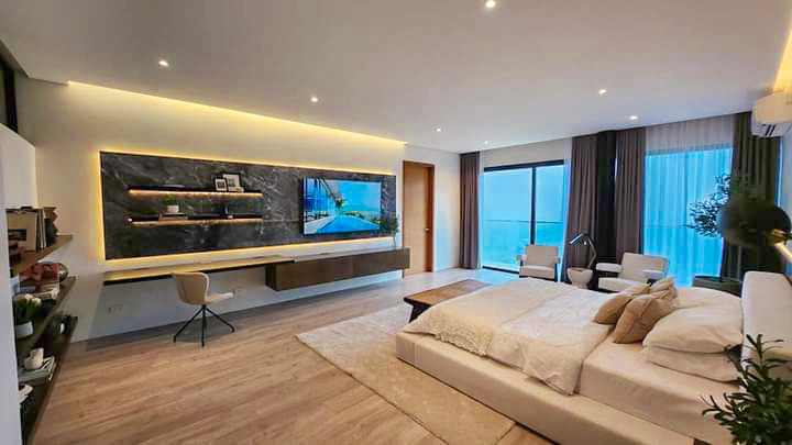 Modern Luxury House for Sale with Panoramic City View photo 3