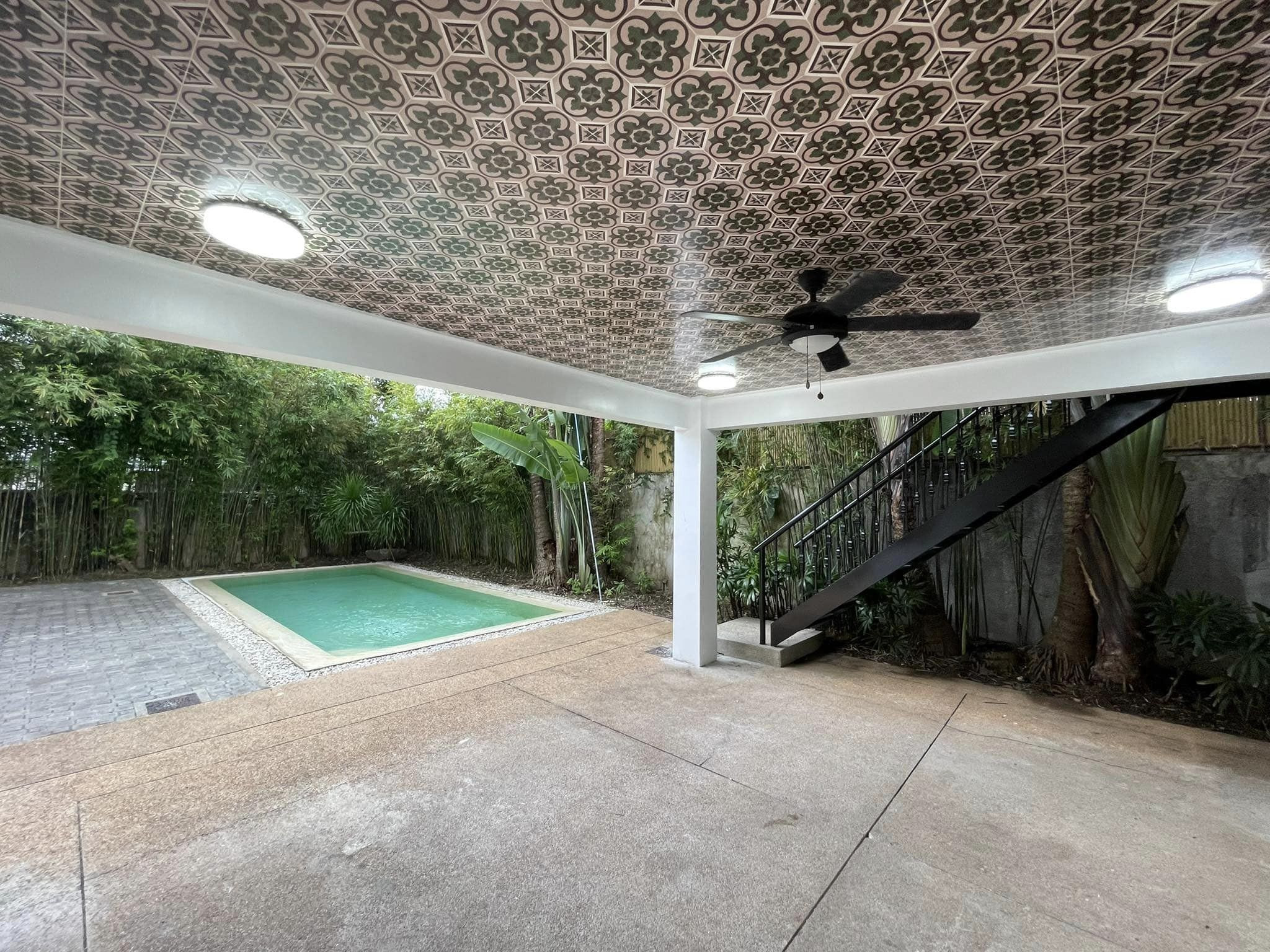 PRIME HOUSE AND LOT photo 2