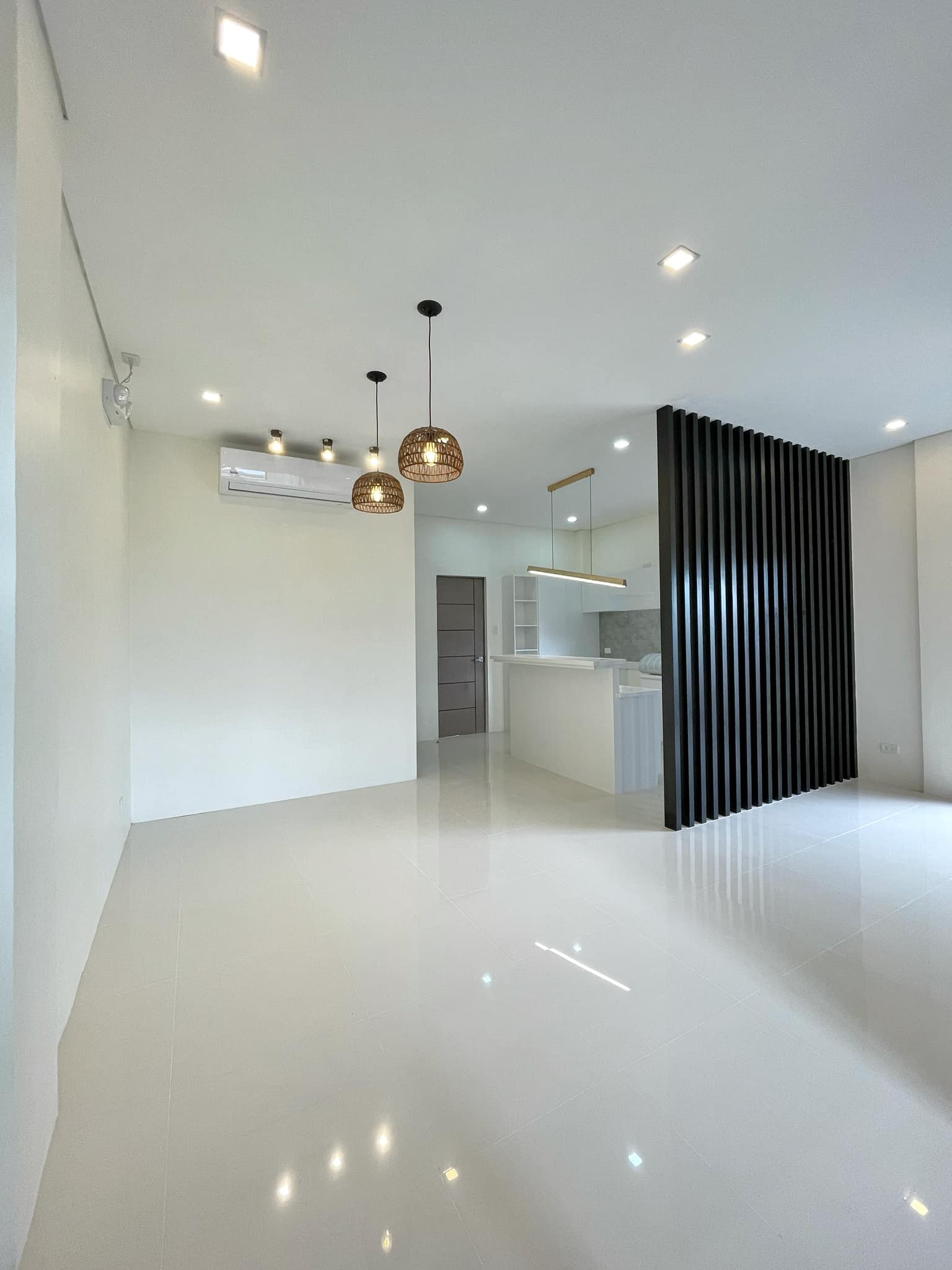 Brand New Modern House for Sale in Greenwoods Executive Village photo 4