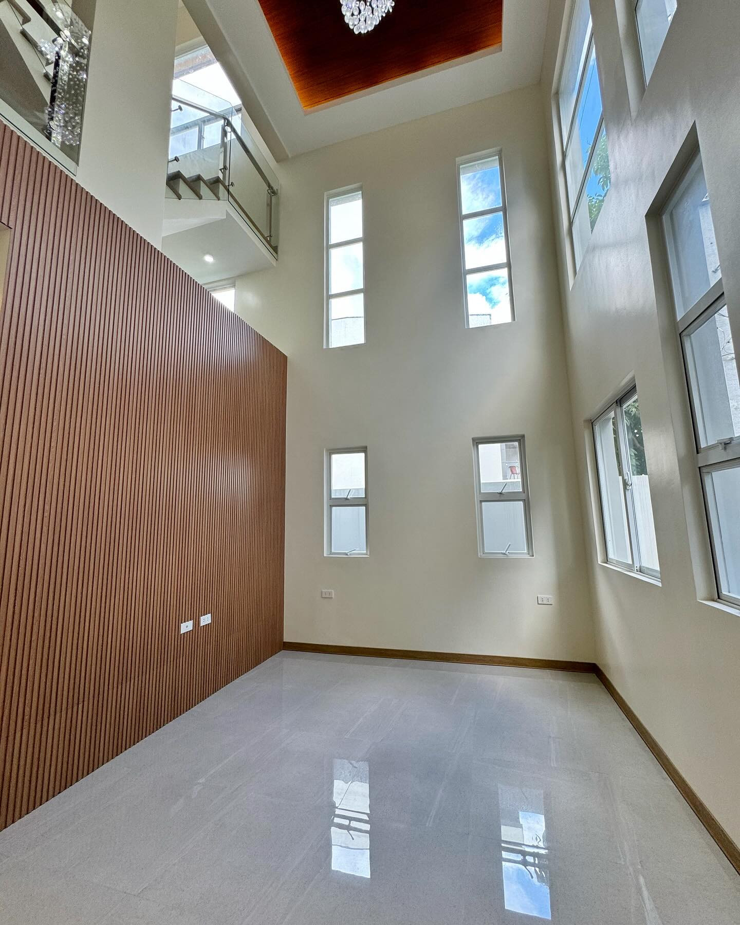 Brand New Modern 3-Storey House for Sale photo 3