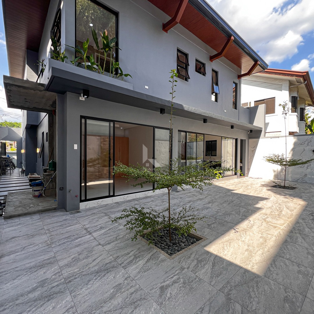 Bespoke Modern Tropical House and Lot for Sale in Filinvest 2 photo 3