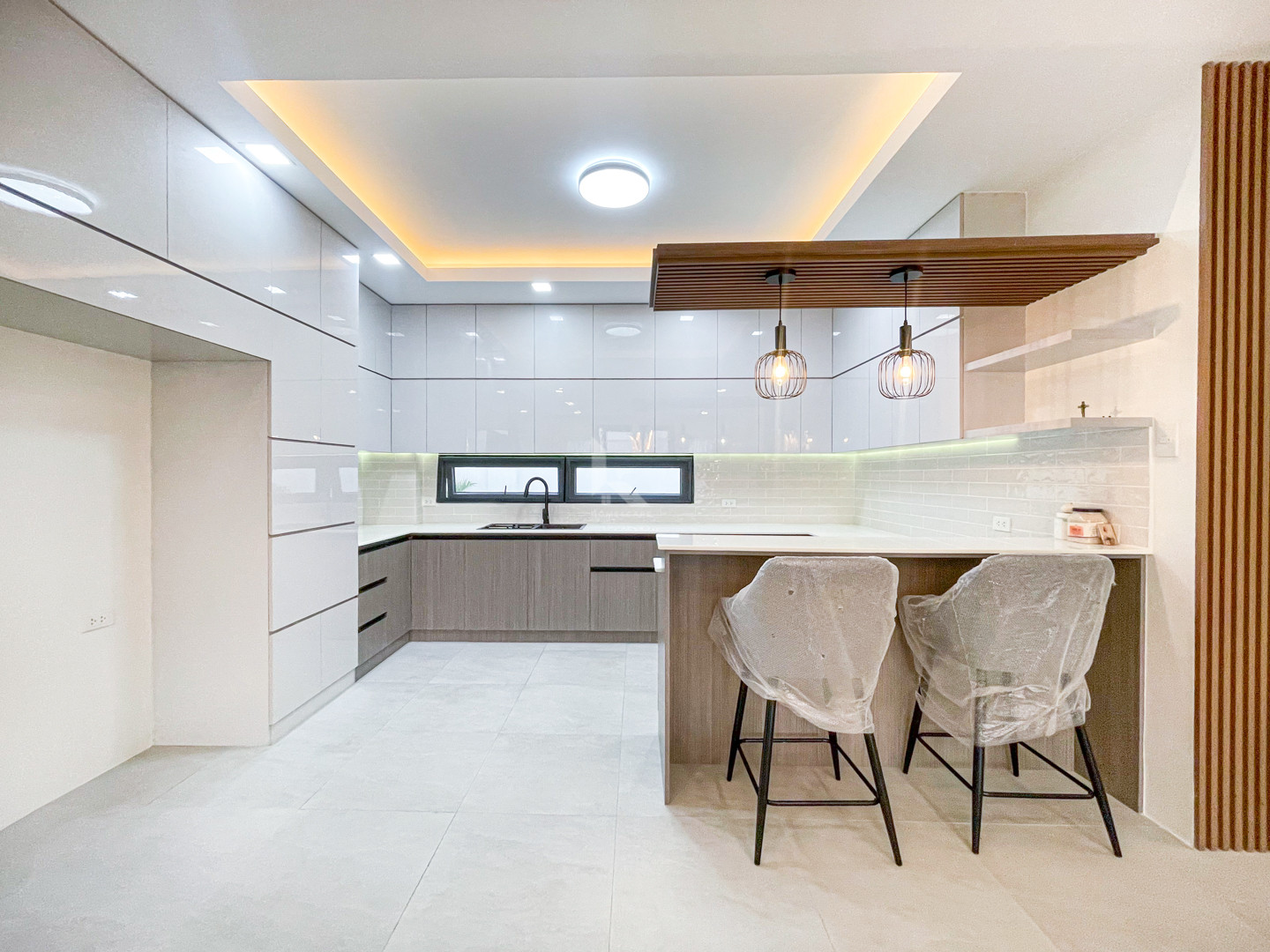 Breathtaking Brand New Modern Contemporary House For Sale in BF Homes photo 4