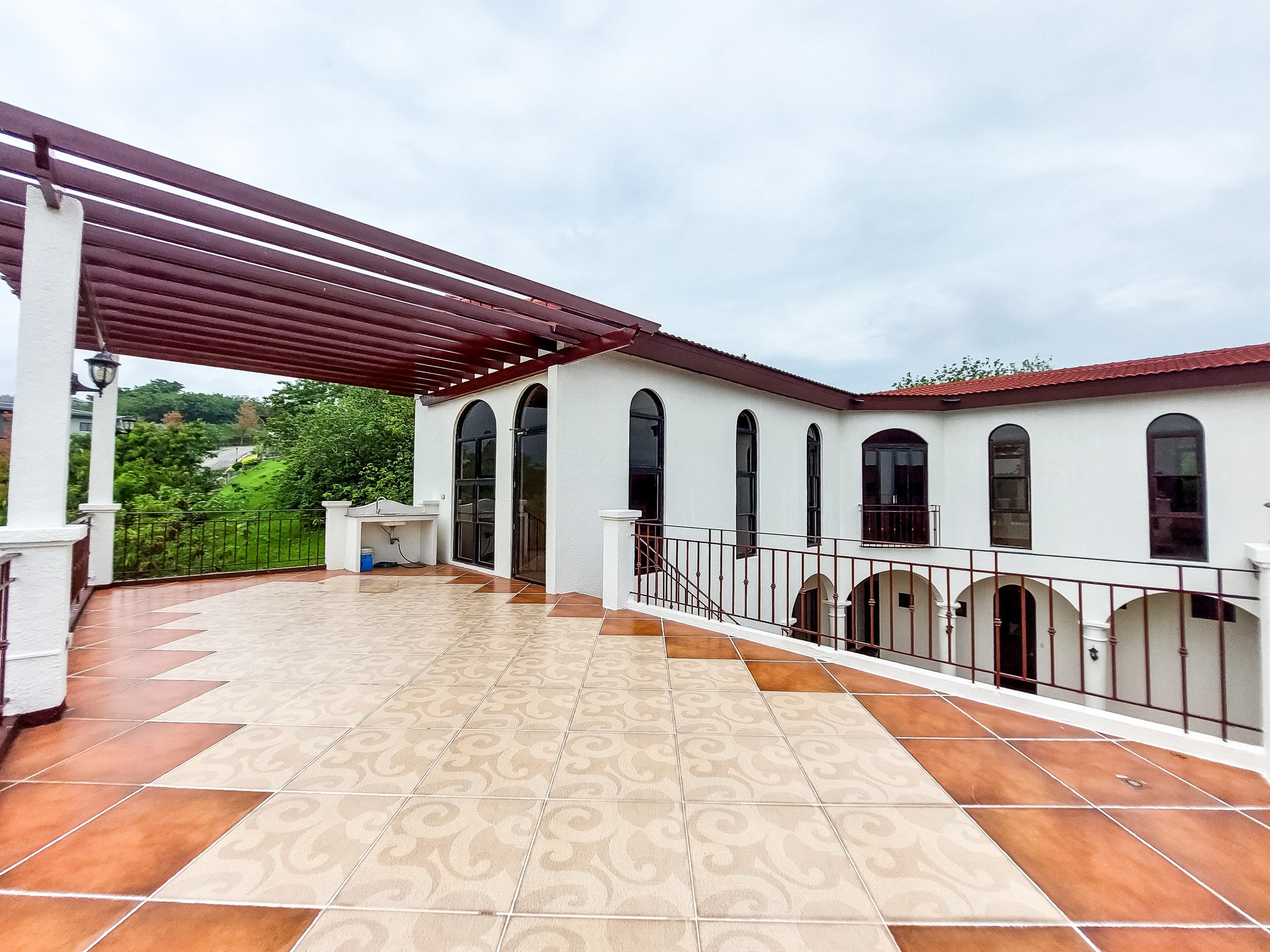 2 Storey Uphill Tuscan Theme Home for Sale in Ayala Greenfields, Calamba Laguna. photo 4