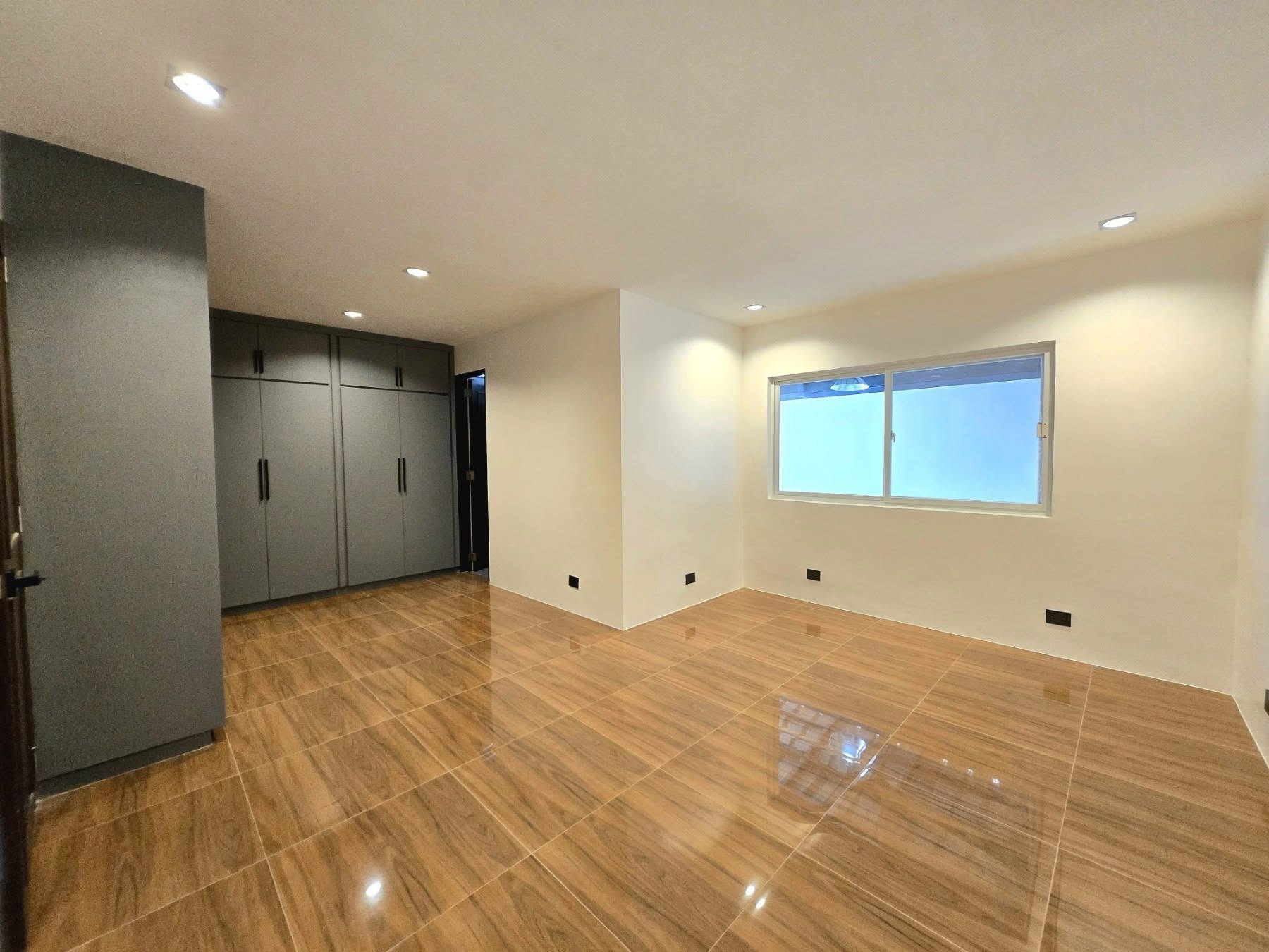 Snatch this Newly Renovated 4-Bedroom Home in BF Homes photo 4