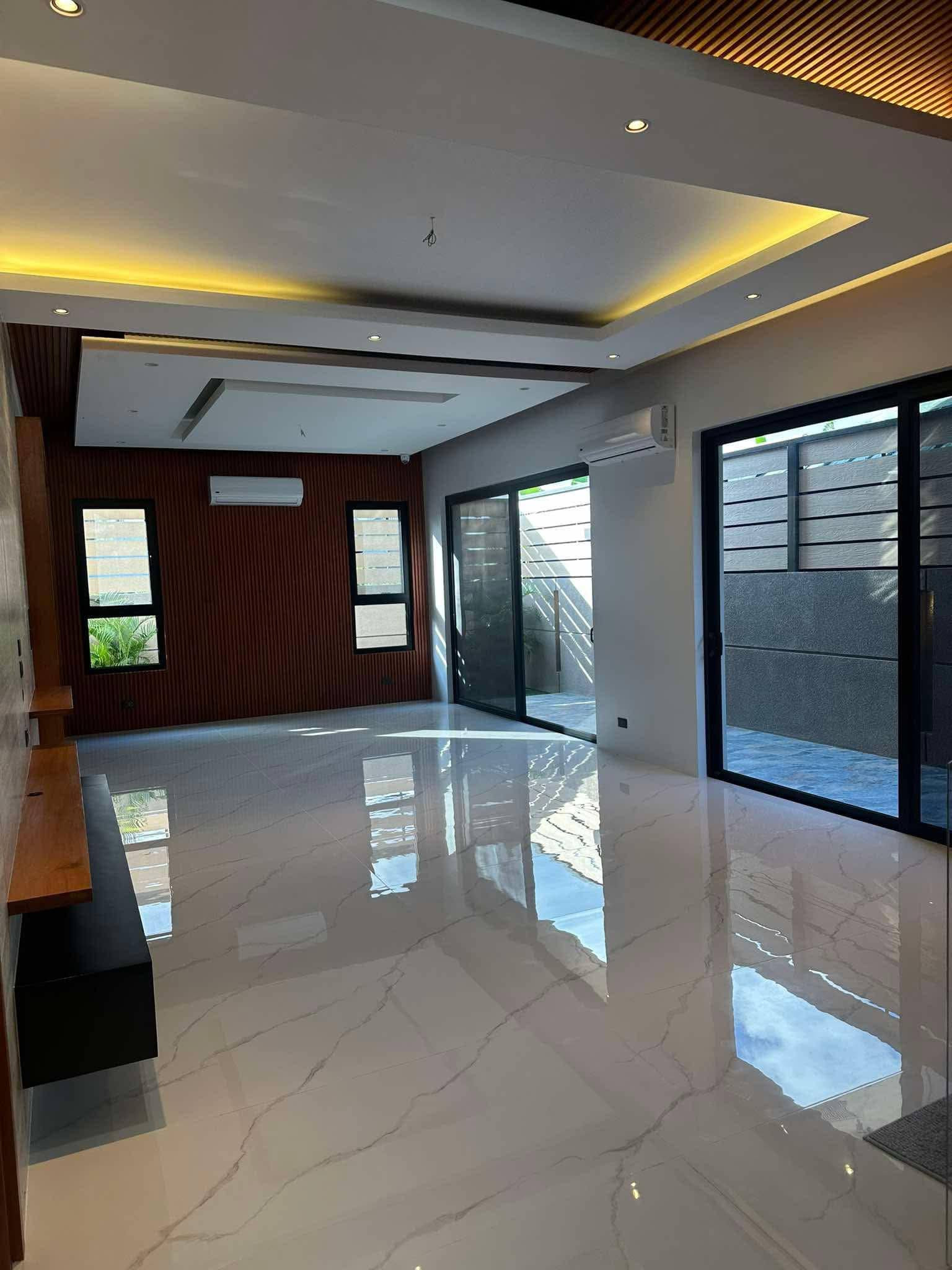 Secure this Prime Brand-New Home in Las Piñas Royale Estate photo 4