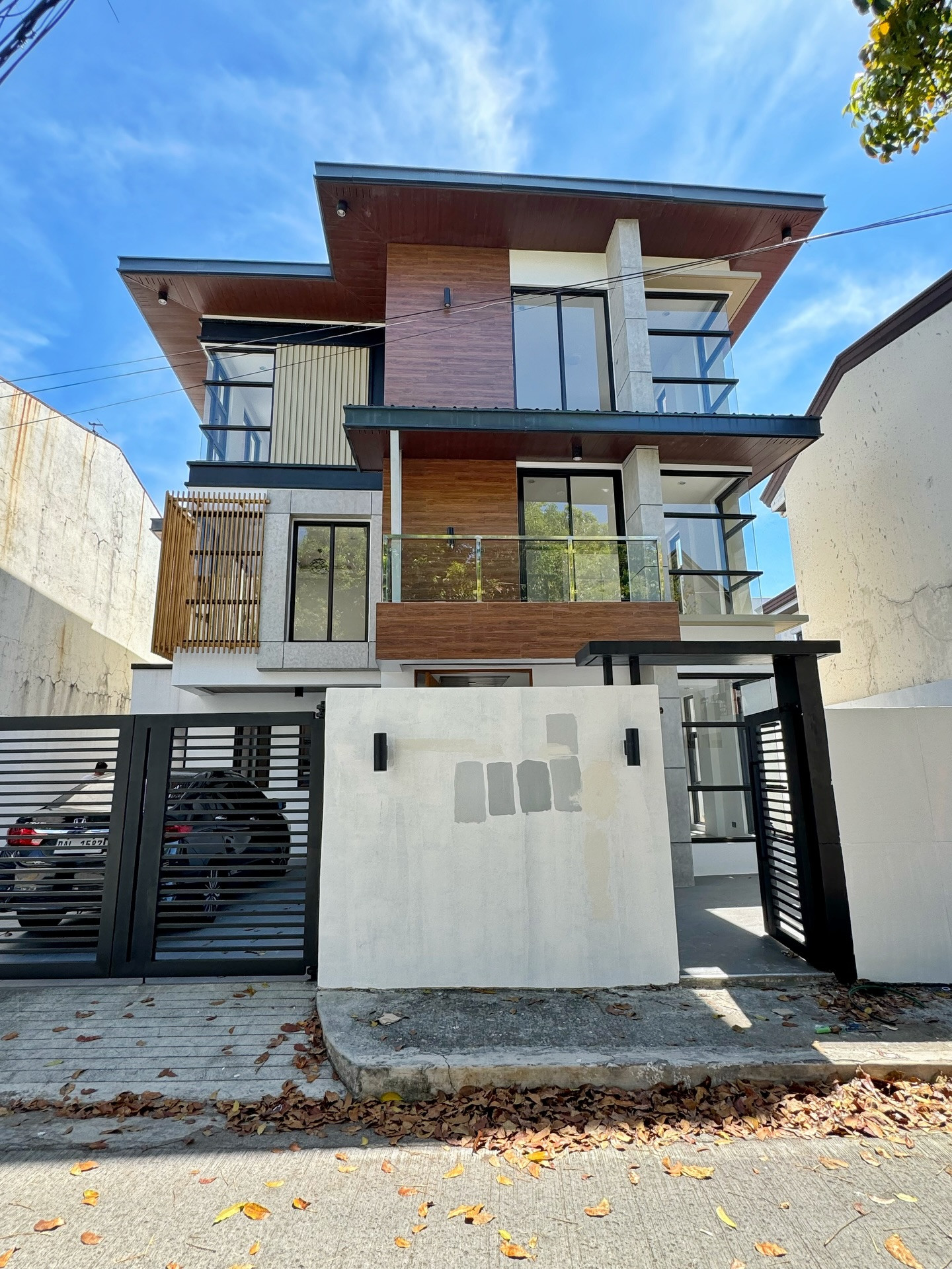 Brand New Modern House for Sale w/ Pool photo 1