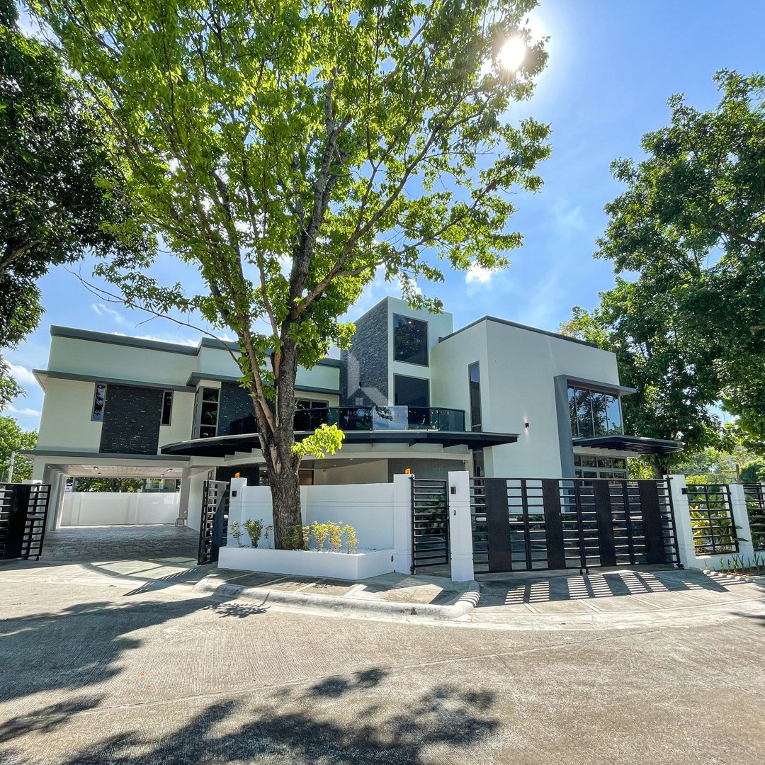 Vast Luxurious House and Lot For Sale at The Manila Southwoods Village photo 1